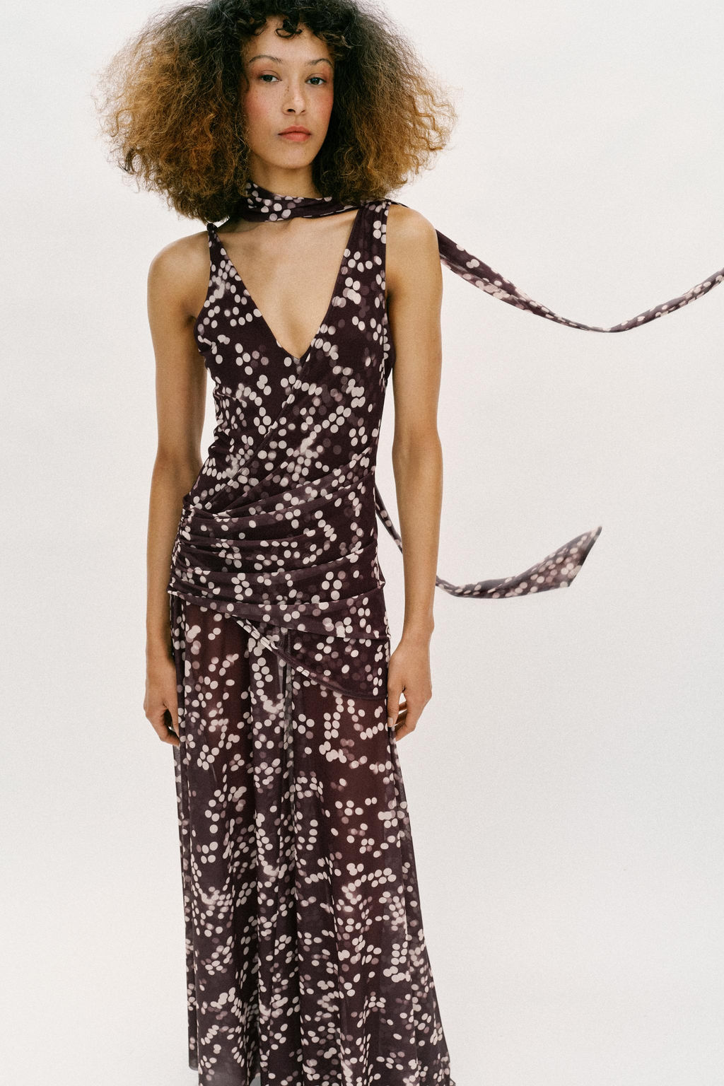 VESTIDO LARGO TUL LUNARES / Marr?n / Crudo - Zara фото 2