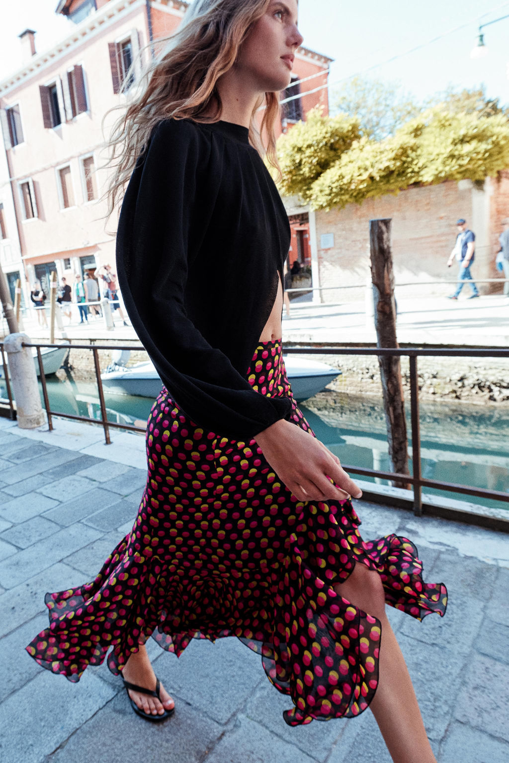 FALDA MIDI ASIM?TRICA LUNARES / Negro / Fucsia - Zara фото 2