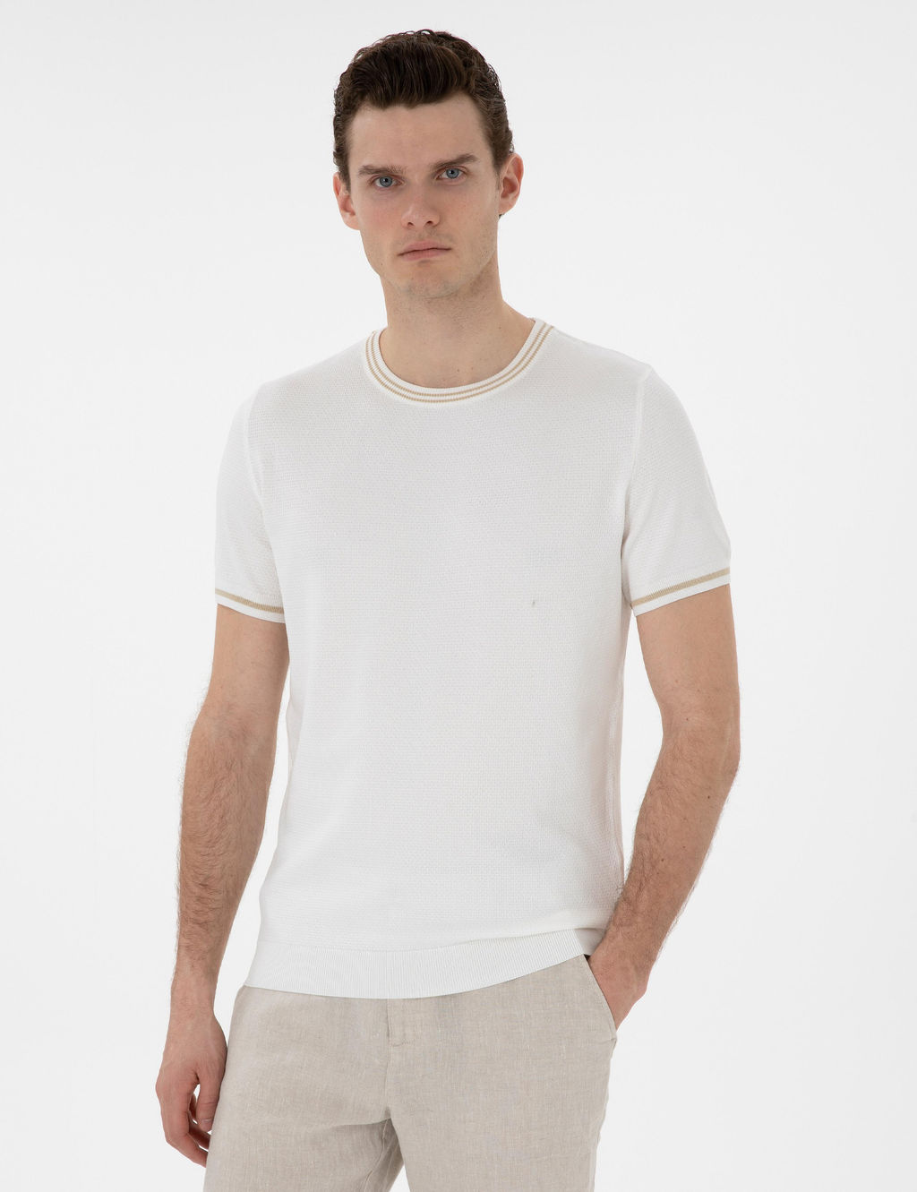 Ekru Slim Fit Bisiklet Yaka Triko Ti__rt