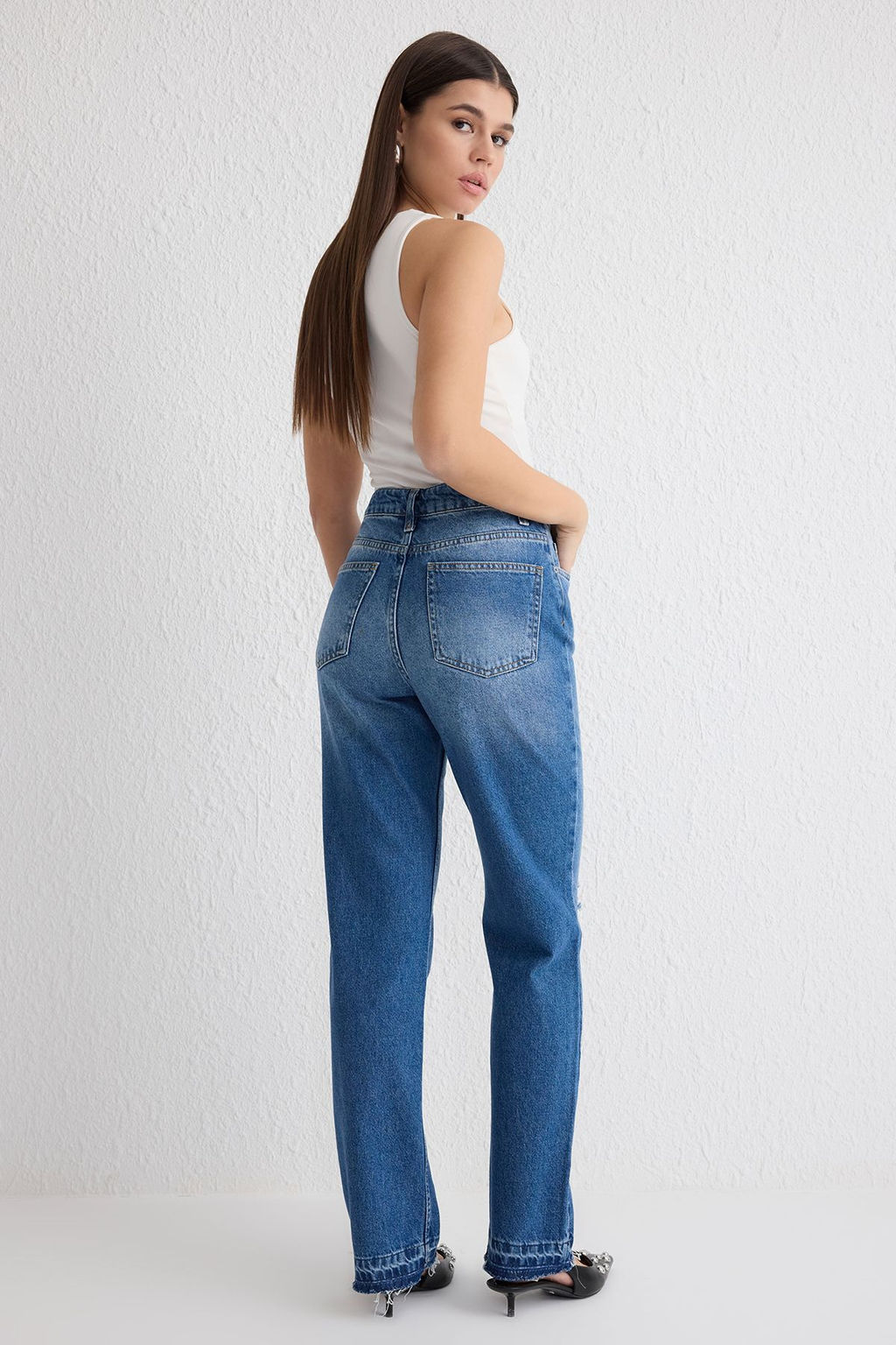 Mavi Y?rt?k Detayl? Yuksek Bel Duz Kesim Straight Jeans TWOSS25JE00155 - Trendyolmilla фото 5