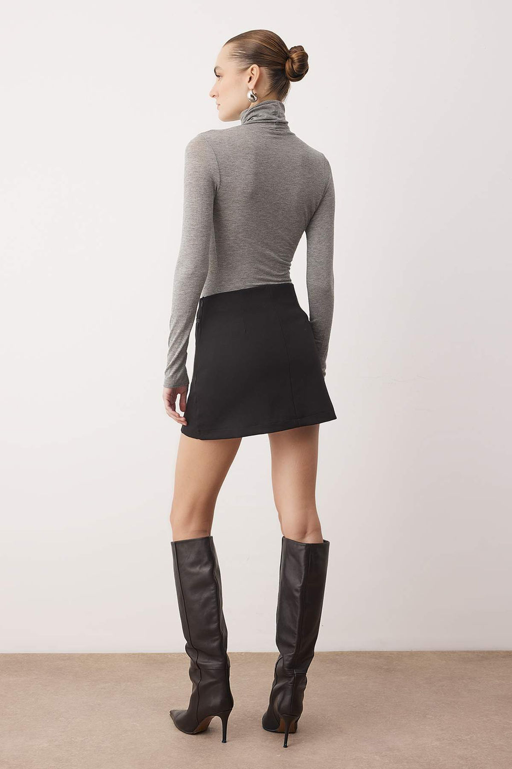 Koyu Kahverengi Ince Kemer Detayl? Mini Sort Etek Sort & Bermuda TWOAW26SR00056 - Trendyolmilla фото 9