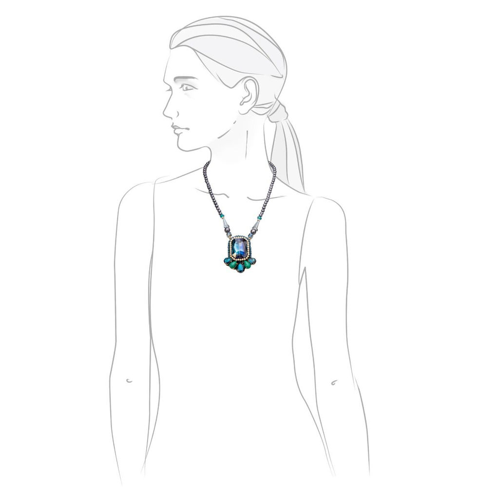 Короткое ожерелье из бусин с подвеской цвета ТОПАЗ - Модные истории фото 3