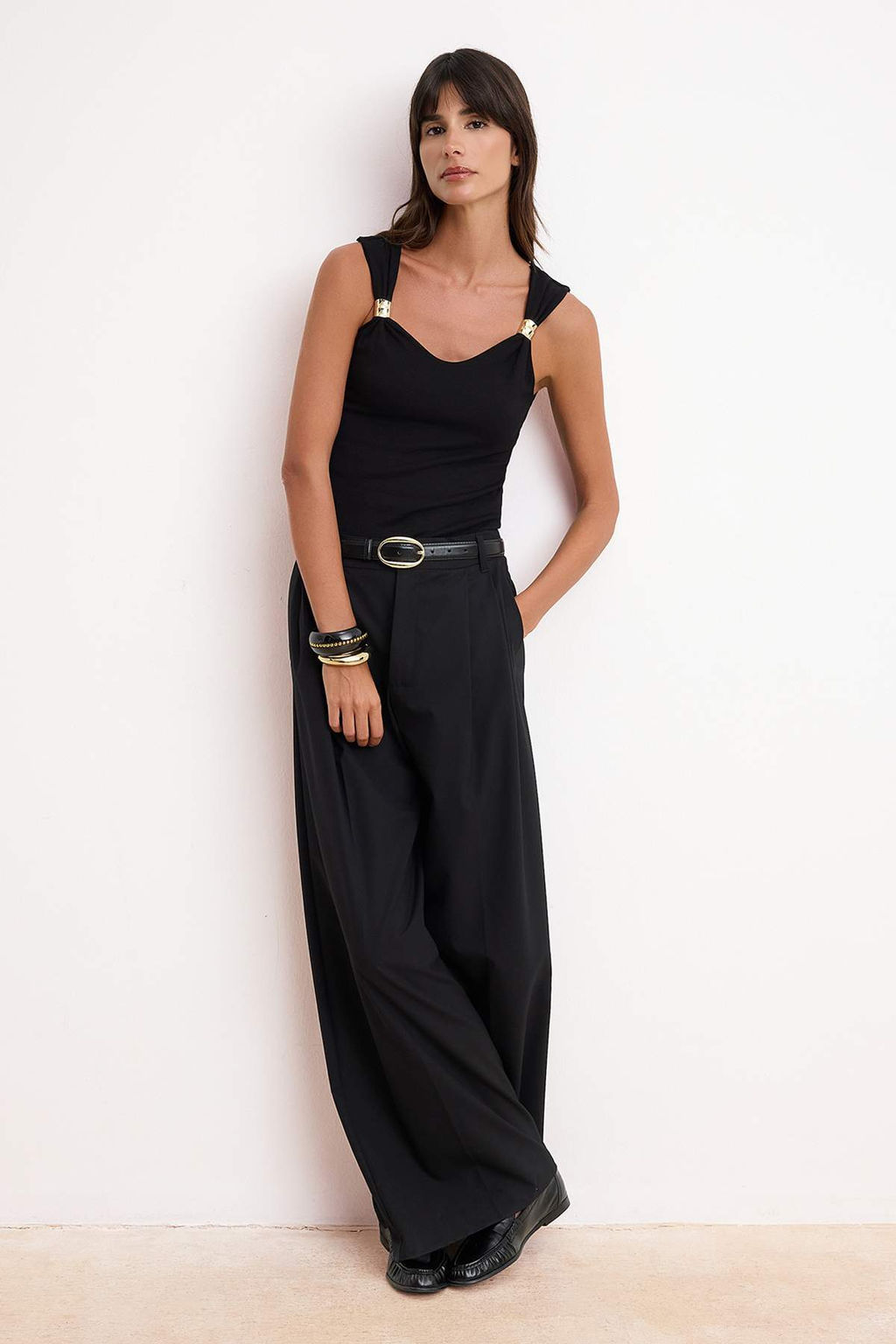 Siyah Fitted/Vucuda Oturan V Yaka Aksesuar Detayl? Yumusak Orme Bluz TWOSS26BZ00050 - Trendyolmilla фото 2