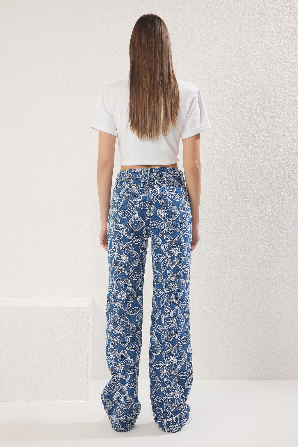 Koyu Mavi Jakarl? Cicek Desenli Normal Bel Wide Leg Jeans TWOSS25JE00202 - Trendyolmilla фото 4