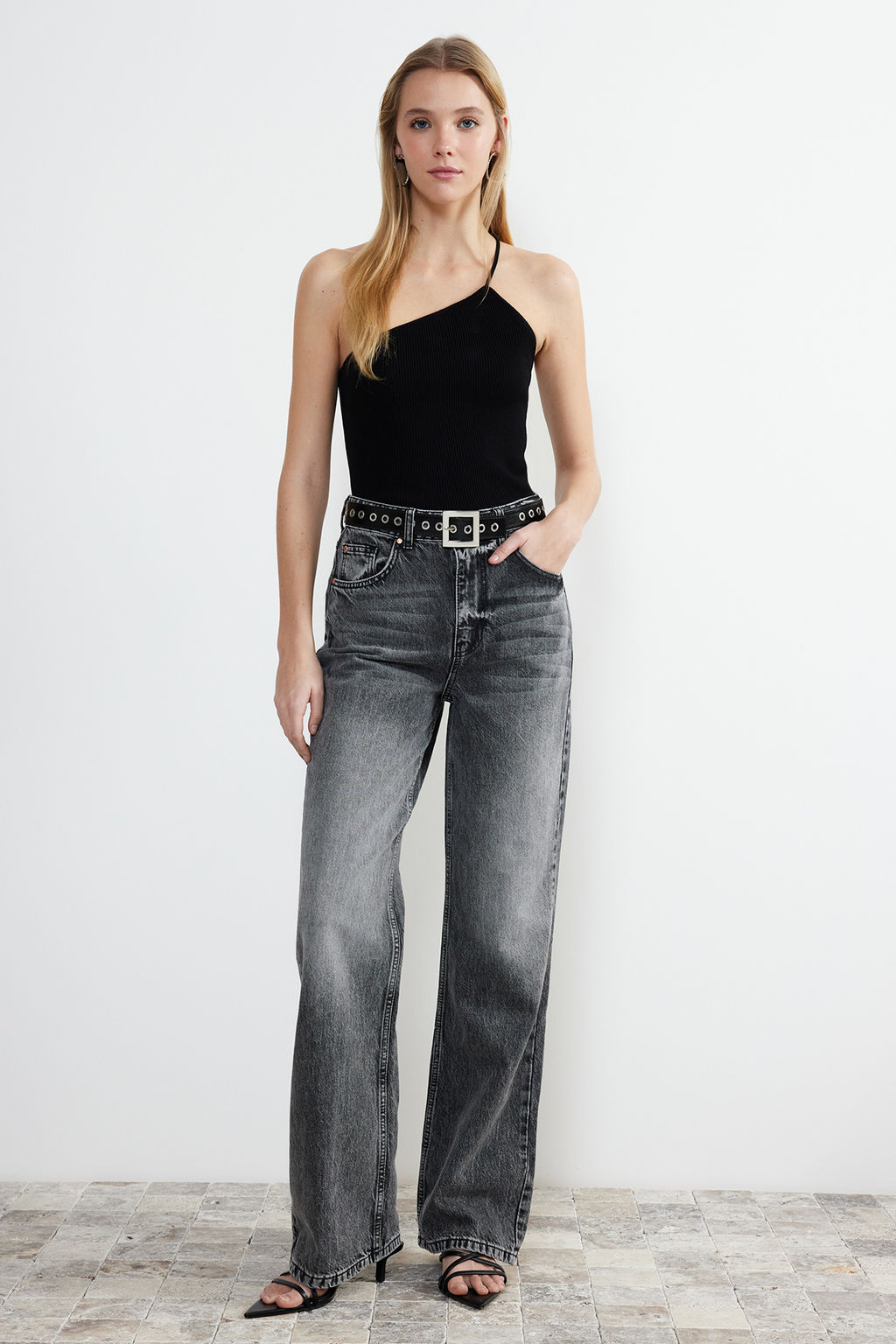 TRENDYOLMILLA Gri More Sustainable Soluk Efekt Vintage Yuksek Bel Wide Leg Jeans TWOSS24JE00018  фото 2