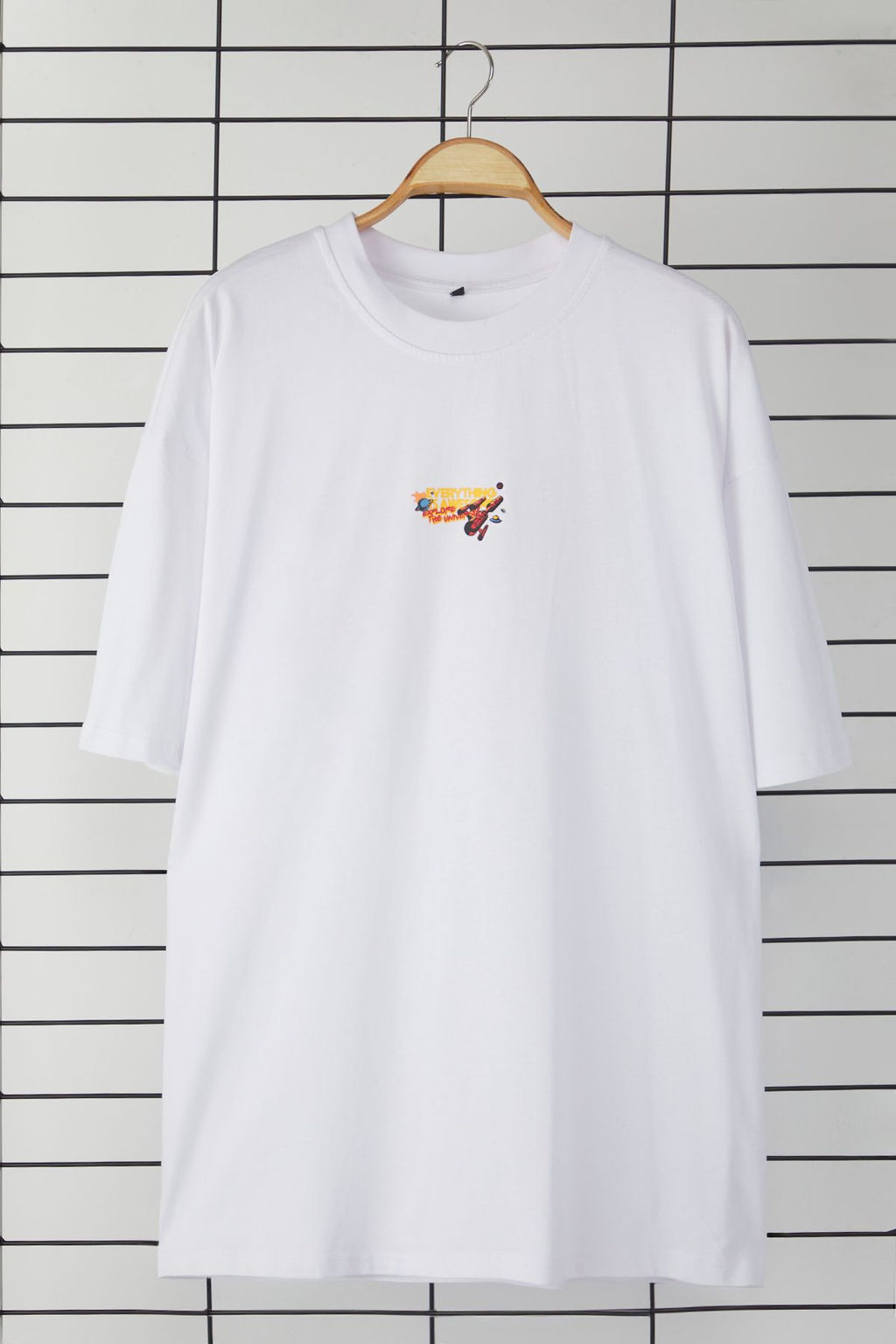 Trendyolmilla Man Beyaz Buyuk Beden Oversize/Genis Kesim On ve S?rt Uzay Bask?l? %100 Pamuk T-Shirt TMNSS25BF00012  фото 4