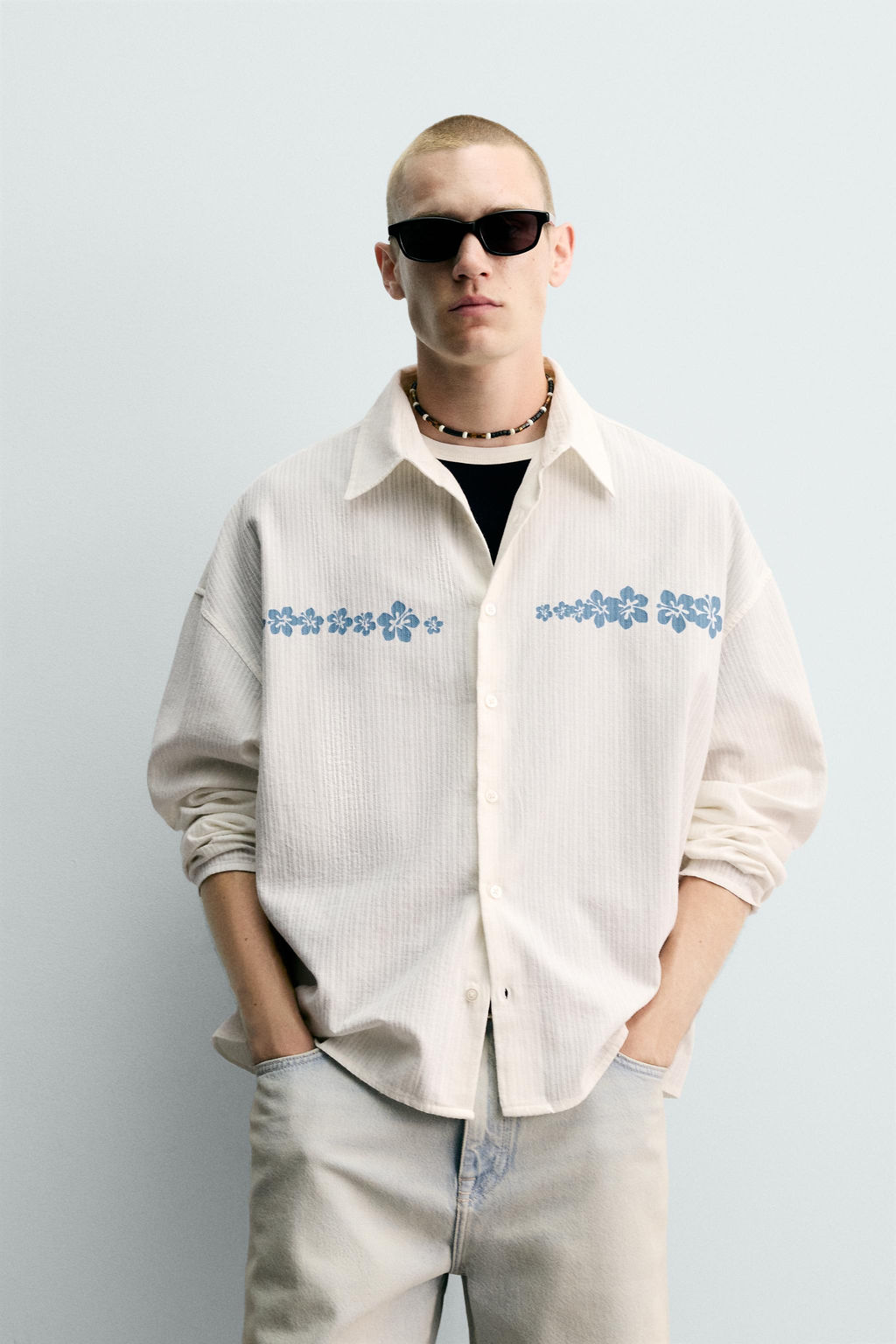 CAMISA RELAXED FIT ESTAMPADO FLORES / Blanco