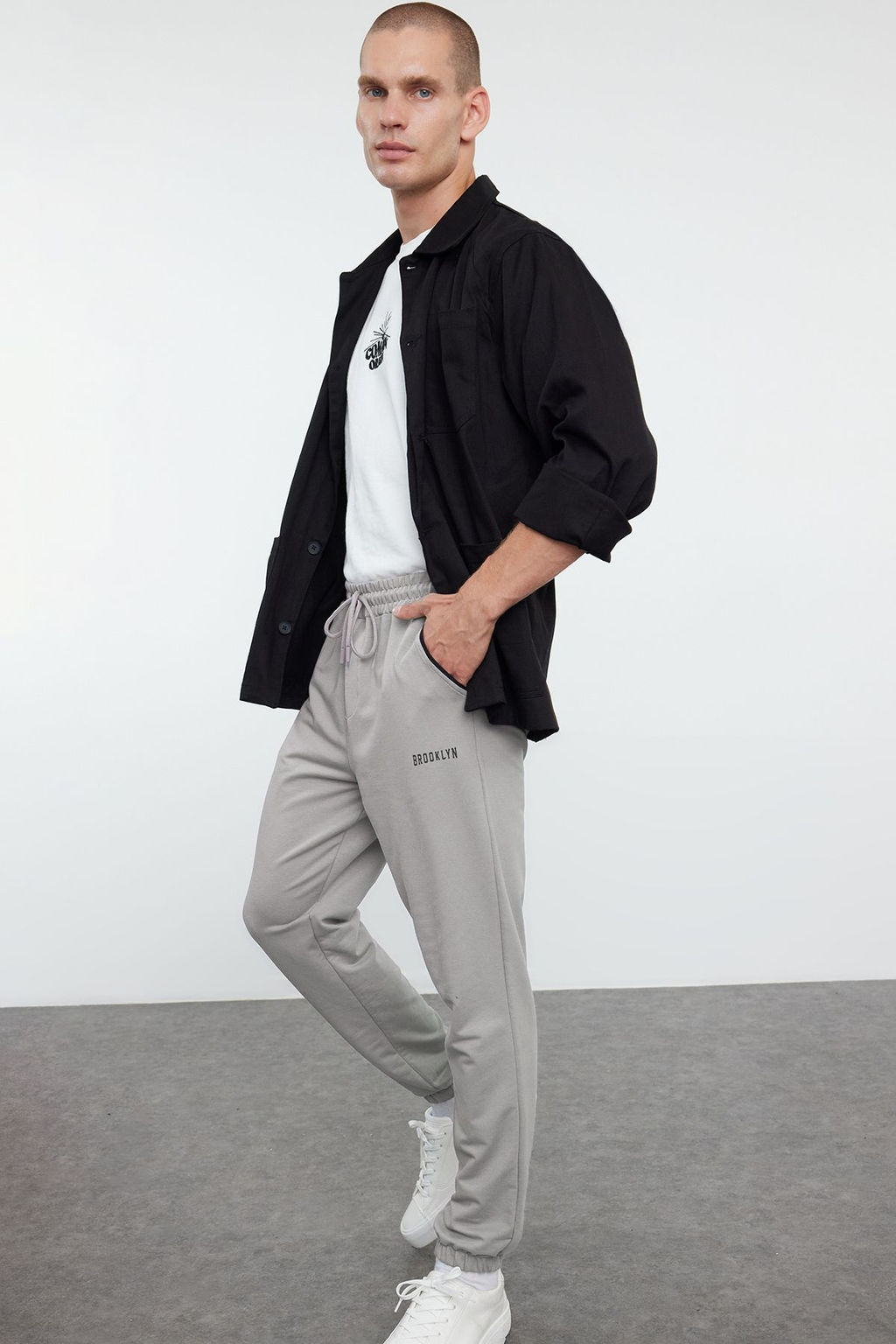TRENDYOL MAN Lacivert Regular Fit Bask?l? Biyeli Lastik Paca Esofman Alt? TMNSS22EA0121 - Trendyolmilla фото 3
