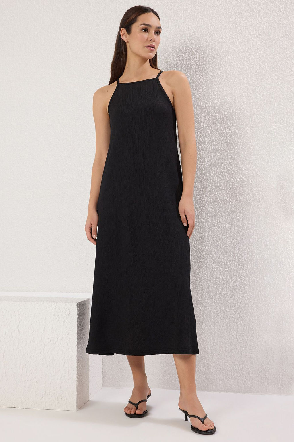 TRENDYOLMILLA Siyah Midi Halter Yaka Bodycone/Vucuda Oturan Orme Elbise TWOSS25EL00160