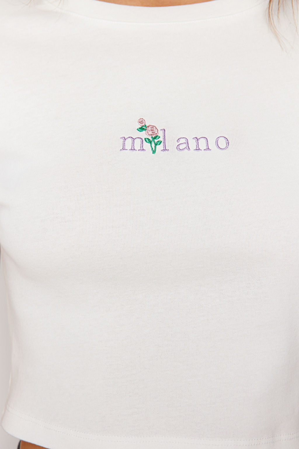 TRENDYOLMILLA Ekru %100 Pamuk Papatya&Sehir Nak?sl? Vucuda Oturan Crop Orme T-Shirt TWOSS24TS00212  фото 5