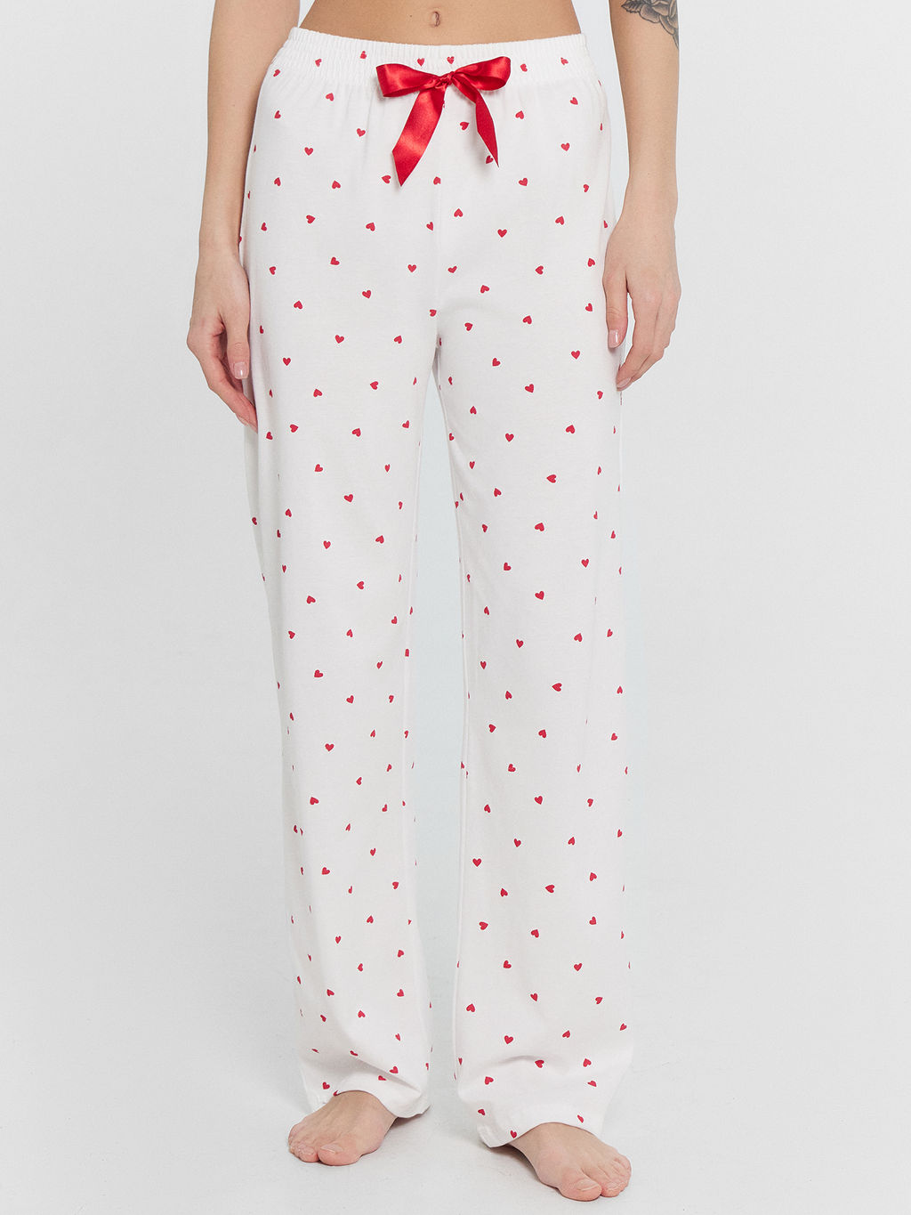 Пижама женская белая с принтом "сердечки"