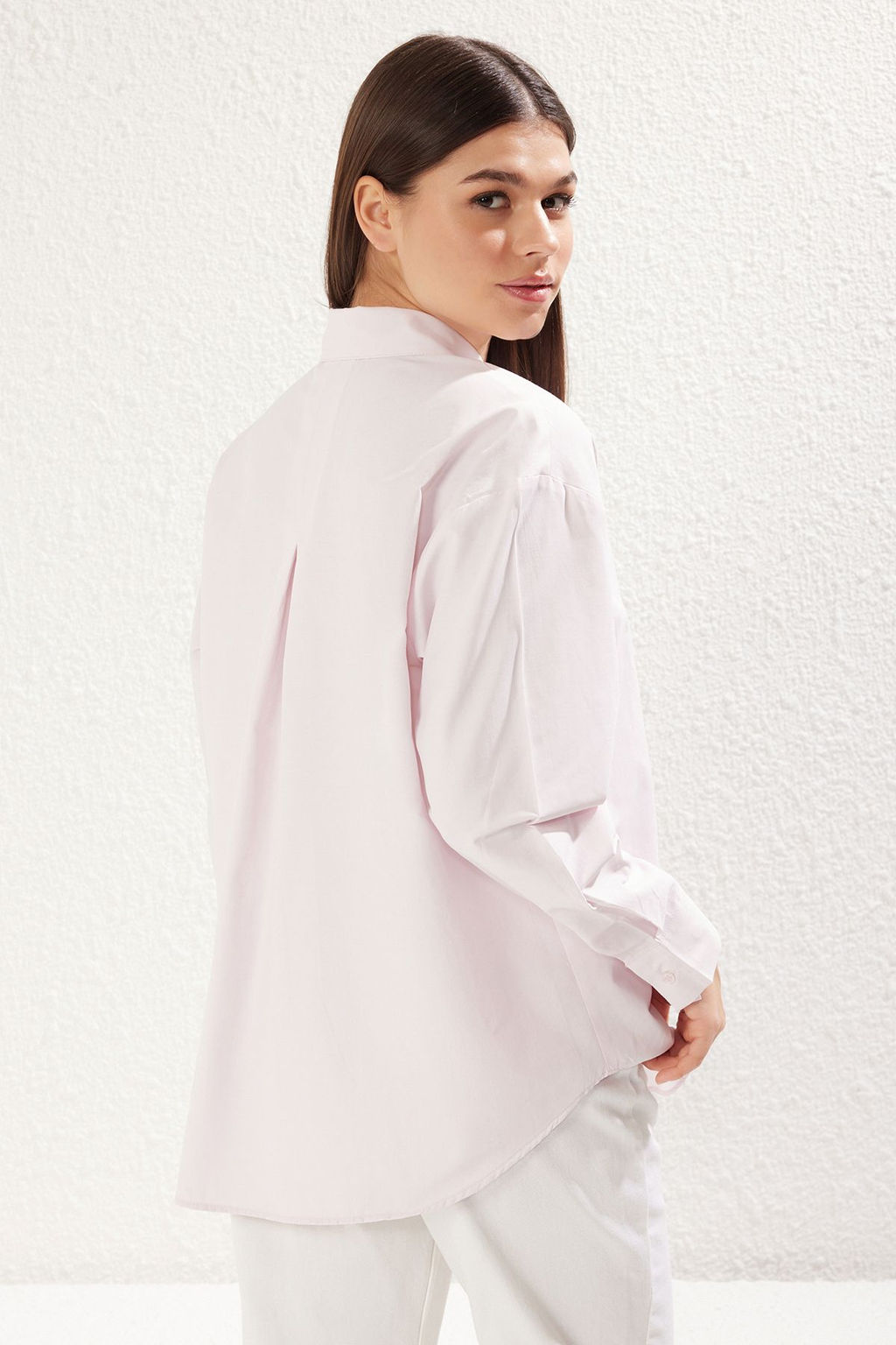 TRENDYOLMILLA Ekru Yakas? Tas Detayl? Oversize Dokuma Gomlek TWOAW24GO00168  фото 11