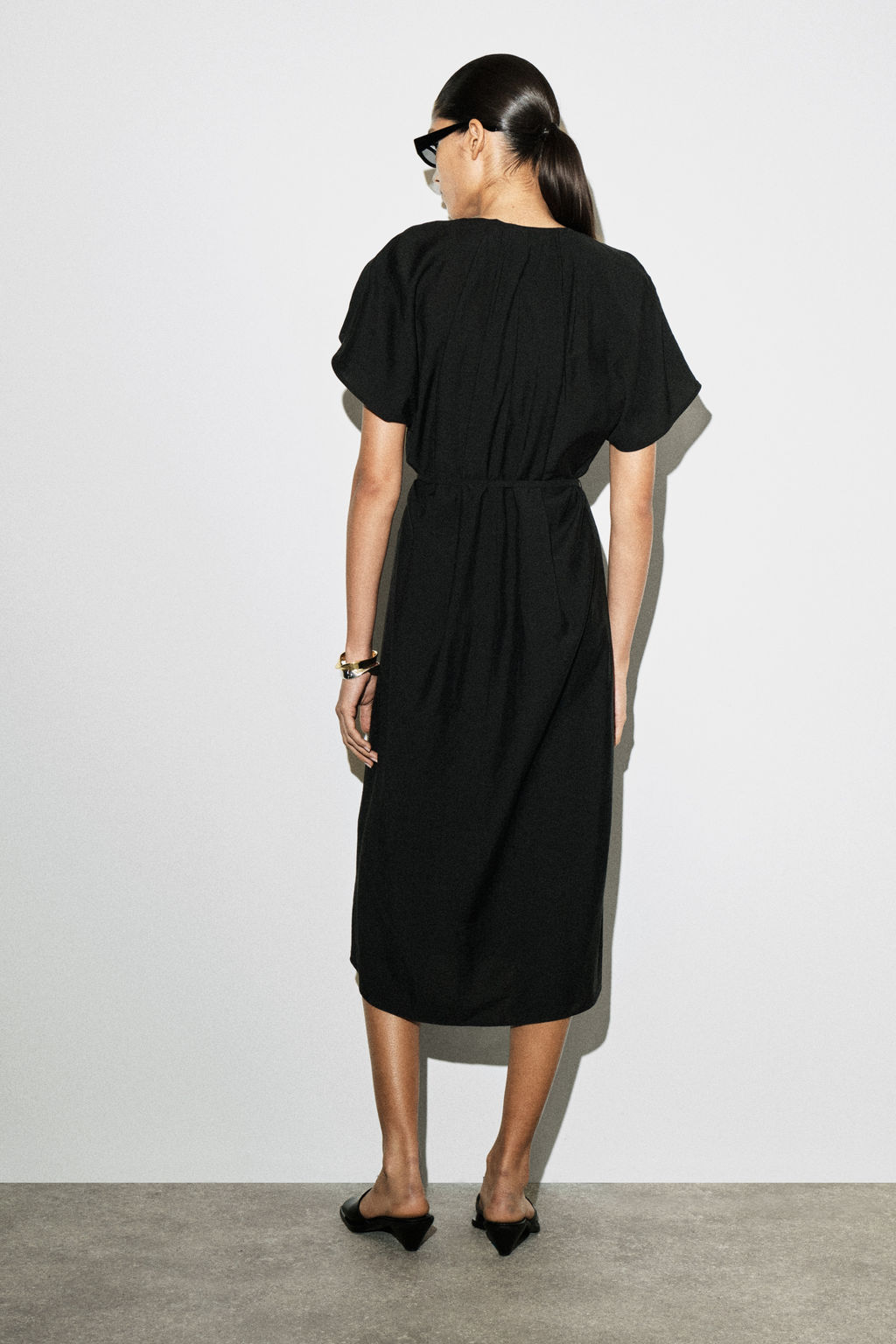 VESTIDO MIDI PLISADO CON CINTUR?N - H&m фото 8