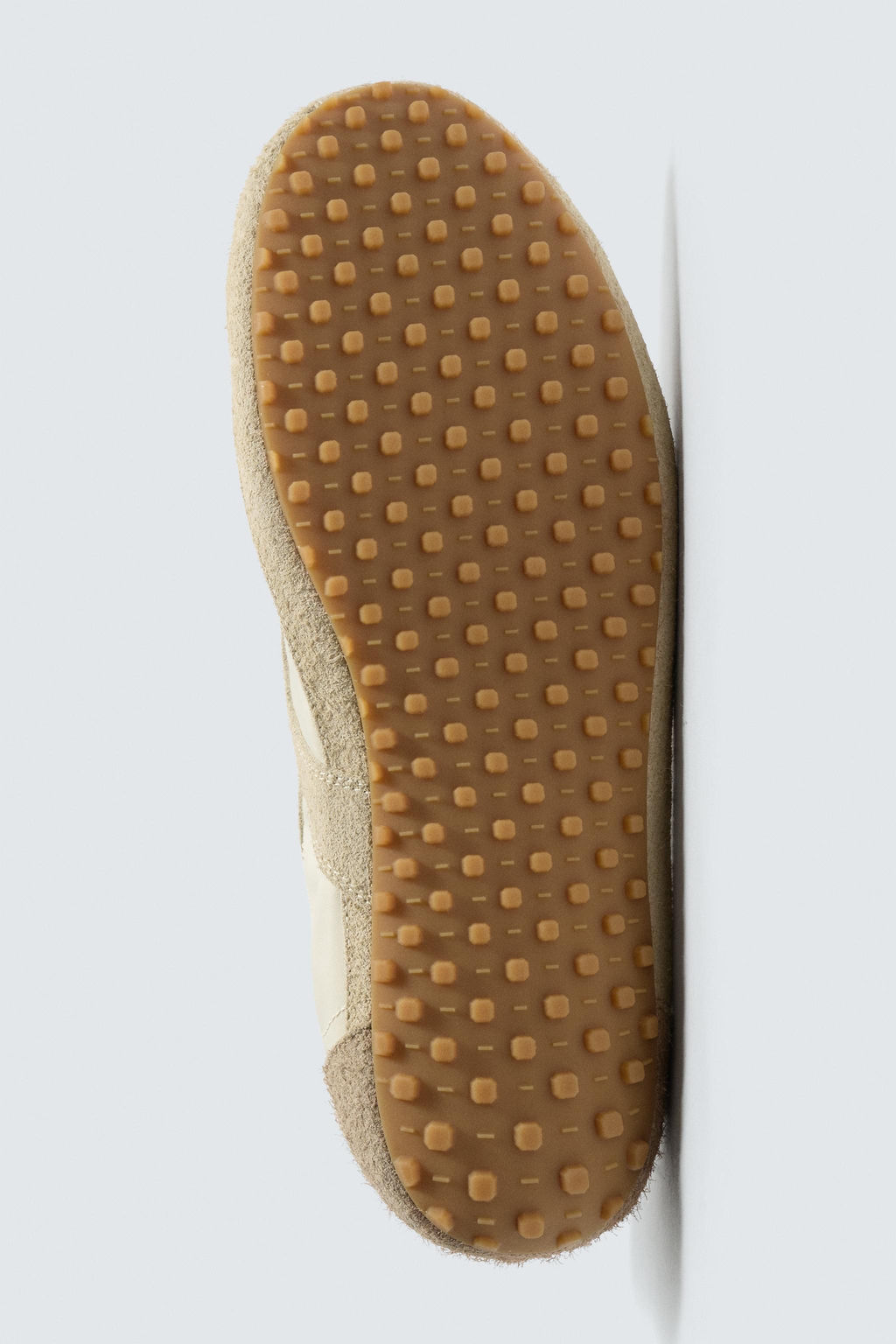 ZAPATILLA ESTILO RETRO / Beige