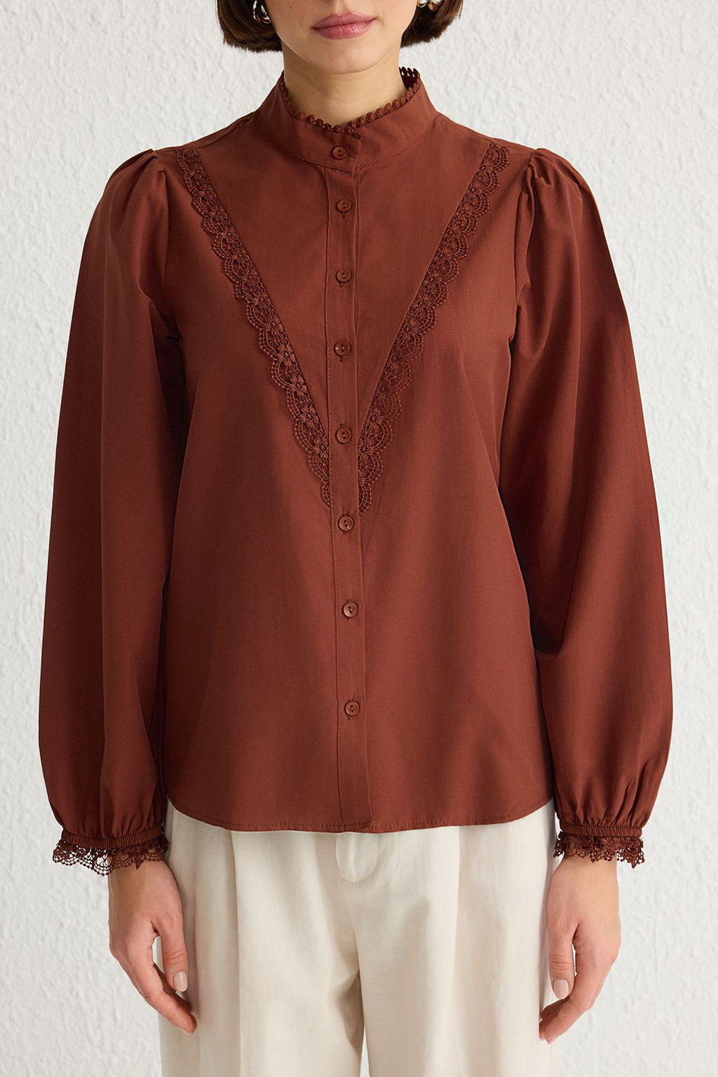 TRENDYOLMILLA Beyaz Dantel Detayl? Pamuklu Regular Normal Kal?p Dokuma Gomlek TWOAW21GO0077  фото 4