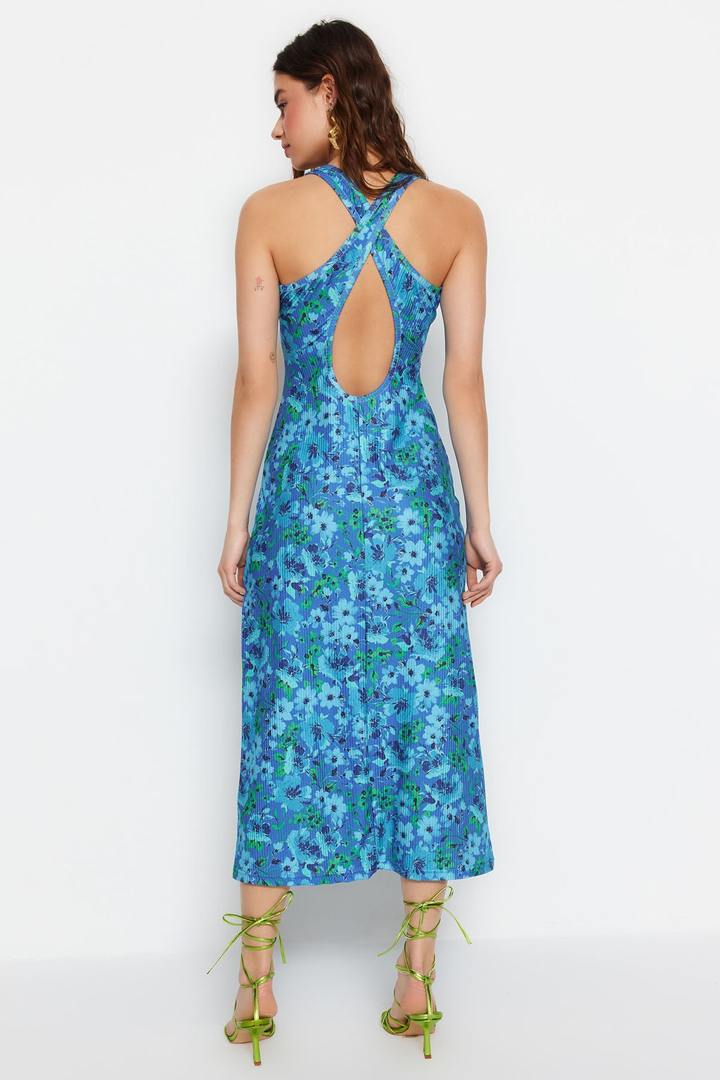 Mavi S?rt Detayl? Cicek Bask?l? Bodycone/Vucuda Oturan Midi Esnek Orme Kalem Elbise TWOSS23EL02311 - Trendyolmilla фото 4