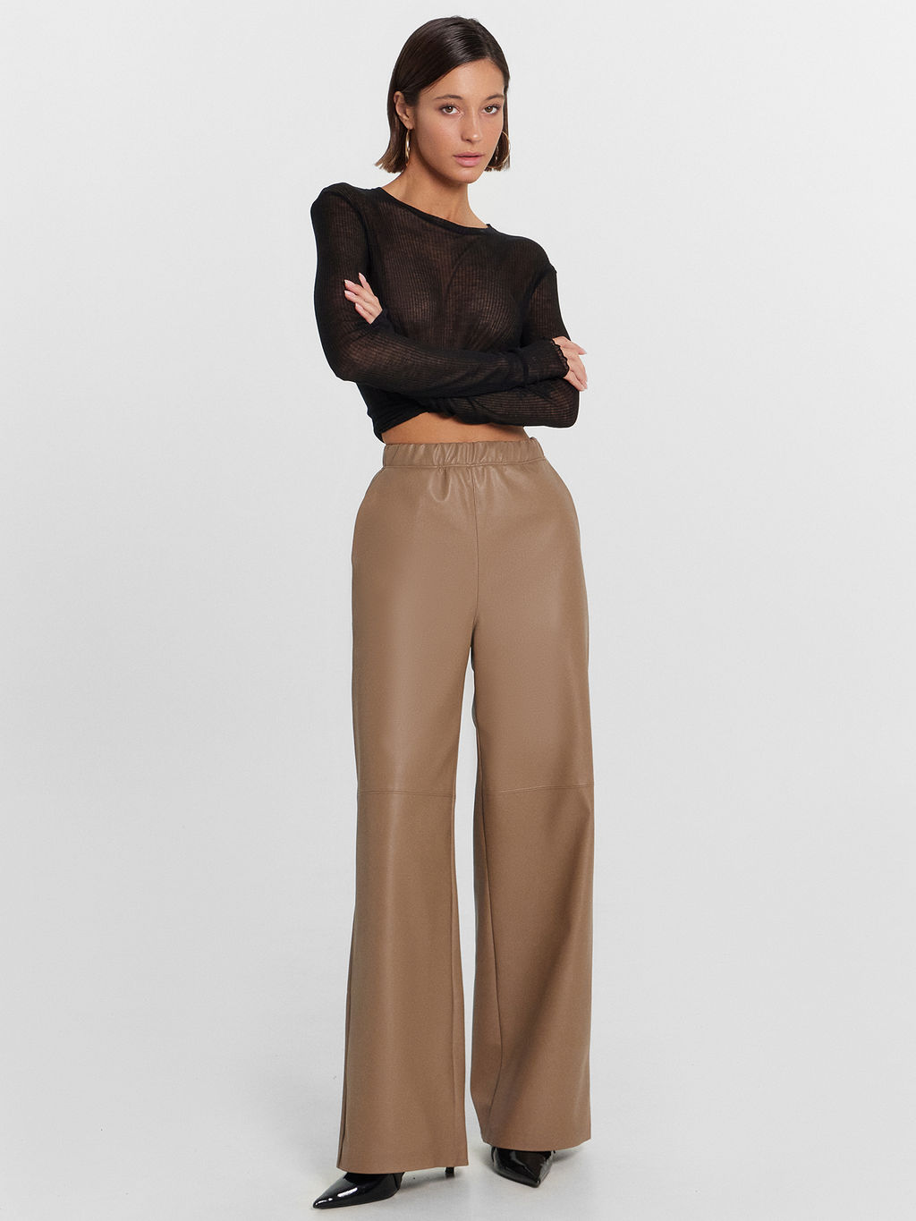 Брюки женские темно-бежевые из экокожи