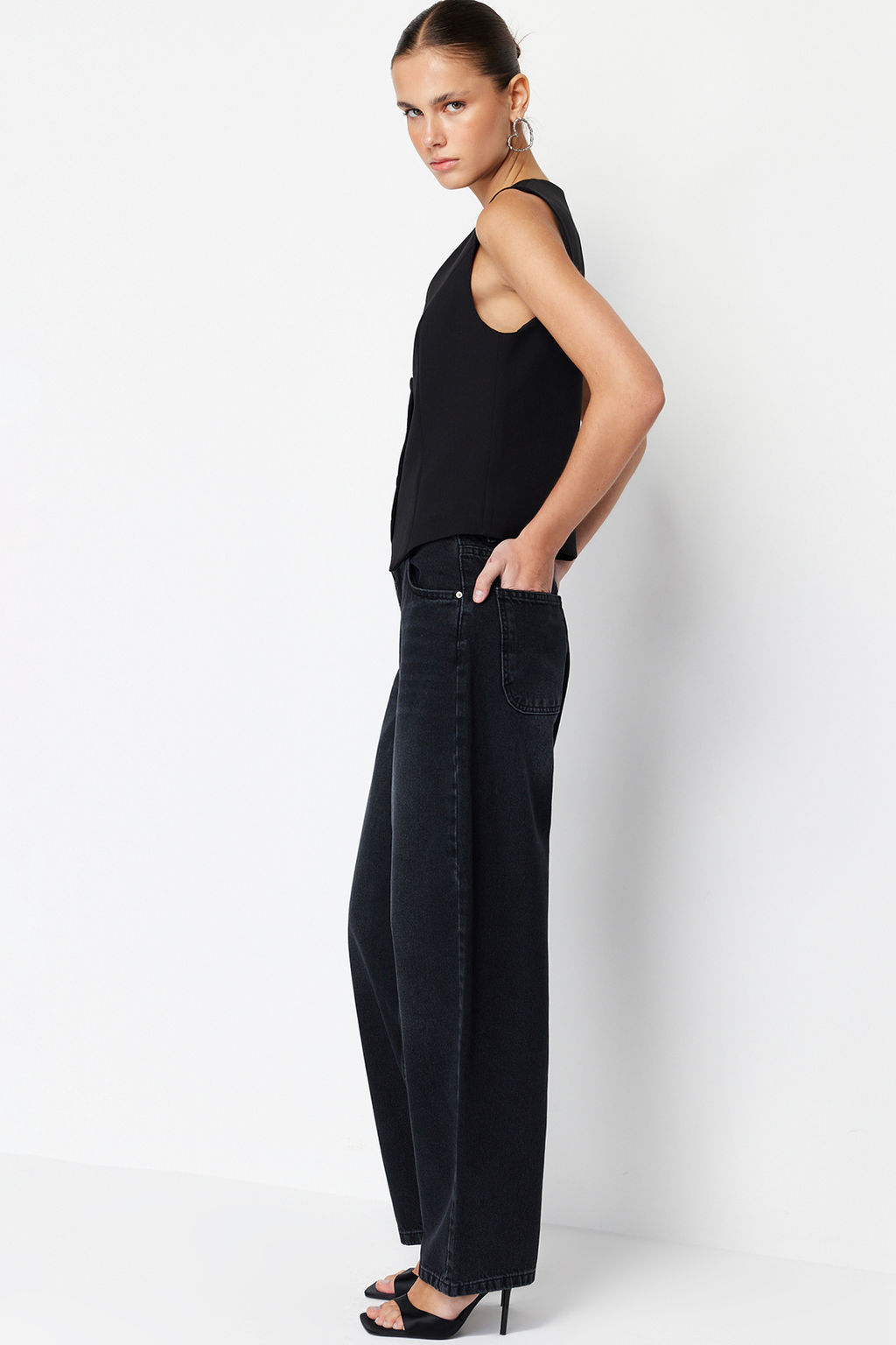 TRENDYOLMILLA Siyah Dusuk Bel Skater Jeans TWOSS24JE00038 фото 3