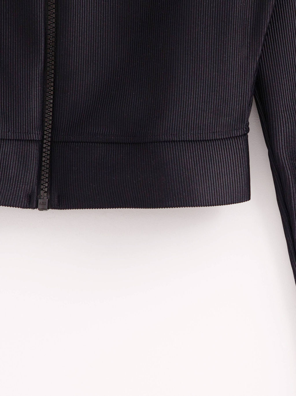CONTE Укороченный спортивный джемпер в рубчик на молнии LJ 2750 black - Conte elegant фото 8