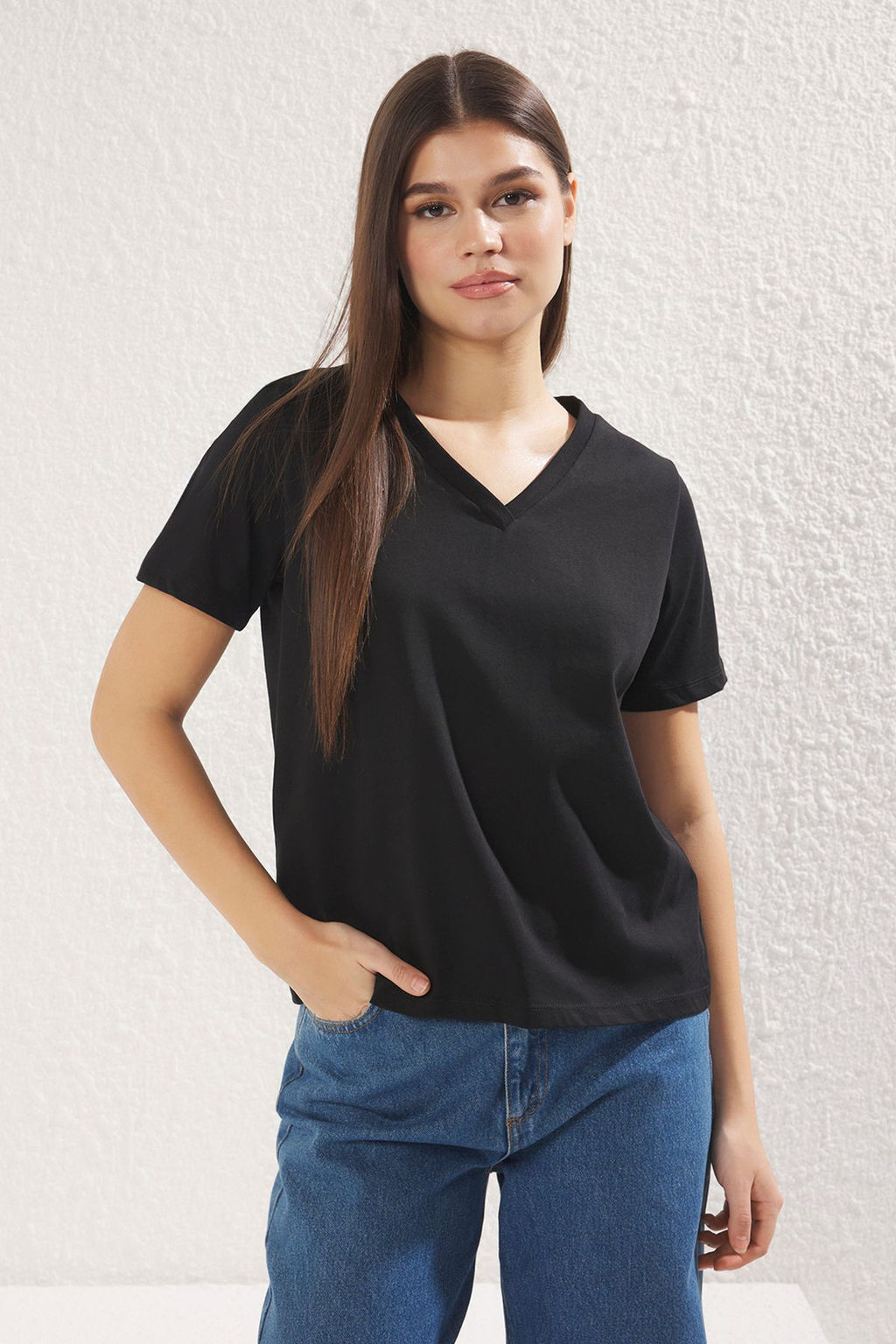 Gri Melanj- Siyah 2li Paket Regular Kal?p Basic V Yaka Orme T-Shirt TWOSS23TS00002