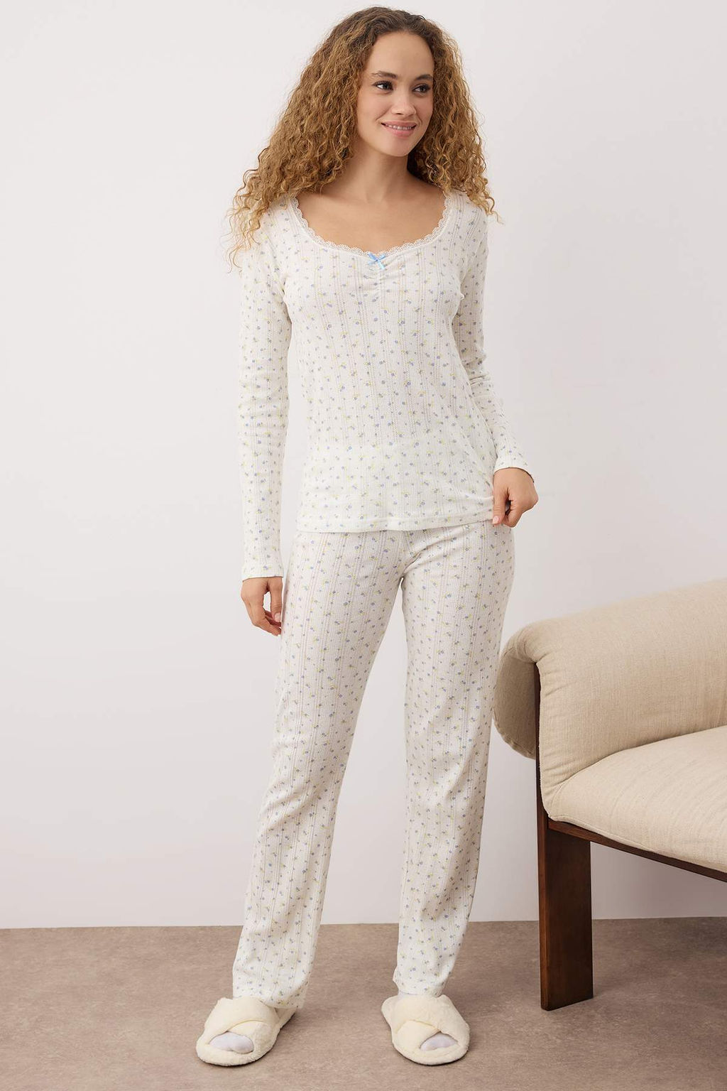 Beyaz Cicekli Dantel Detayl? Fitilli/Pointel Orme Pijama Tak?m? THMAW26PT00165 - Trendyolmilla фото 2