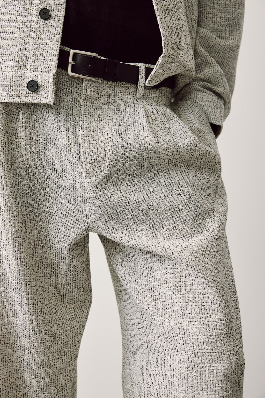 Pantalon brillante con textura Relaxed Fit - H&m фото 2