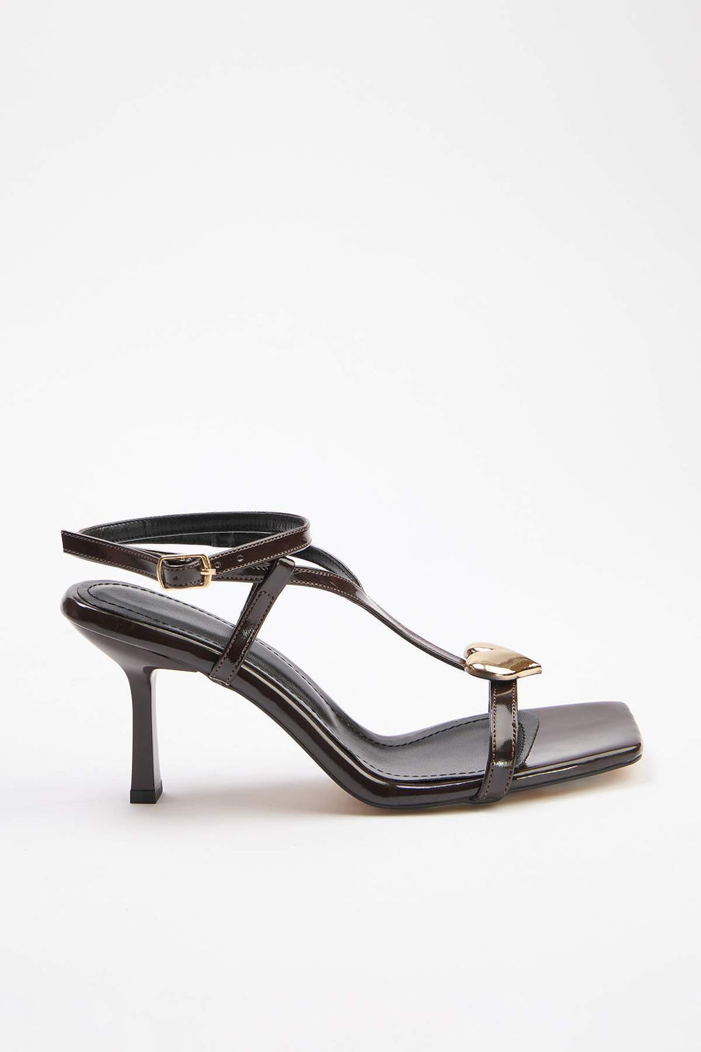 Trendyolmilla Shoes Siyah Alt?n Kalp Aksesuar Detayl? Rugan Kad?n Ince Topuklu Sandalet TAKSS25TO00094 фото 19