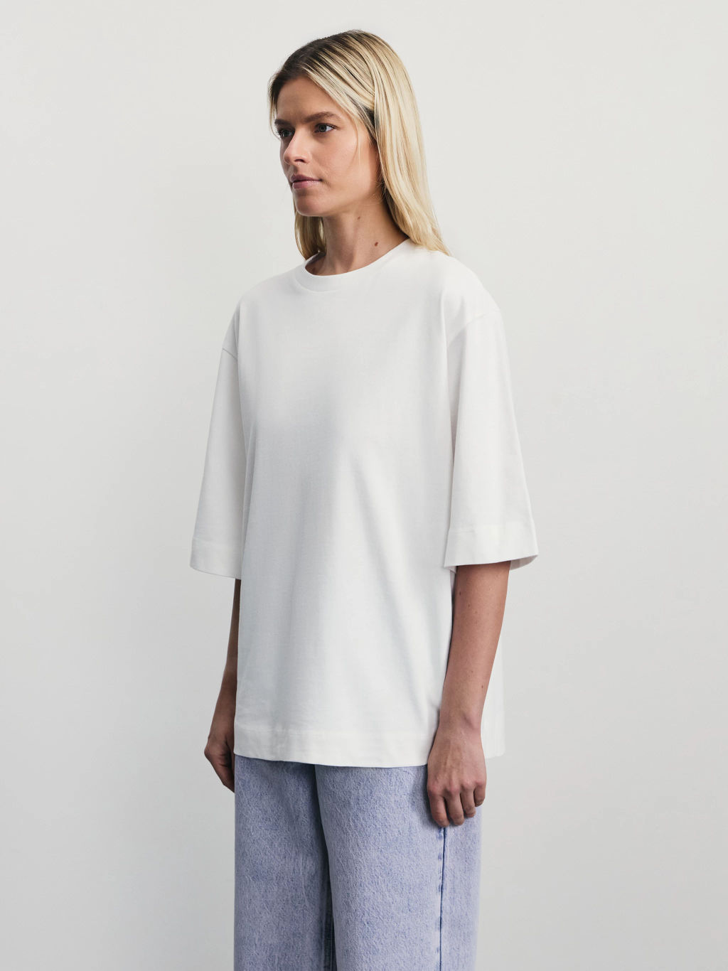 Футболка оверсайз из плотного хлопка / Zarina  фото 4