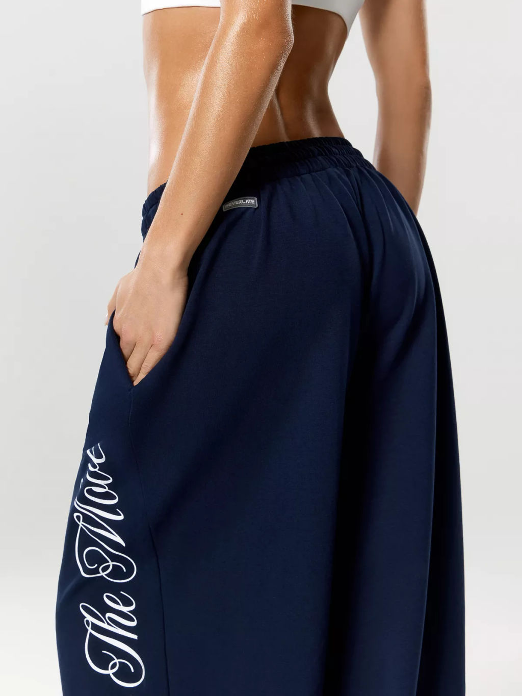 Спортивные брюки свободного кроя