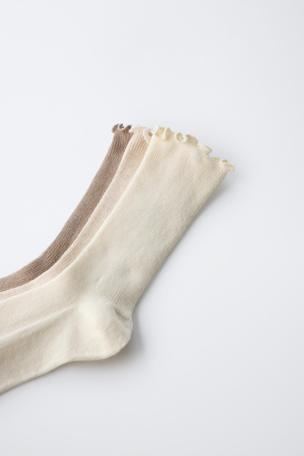 PACK TRES CALCETINES MEDIOS RIZO / Beige claro - Zara фото 5