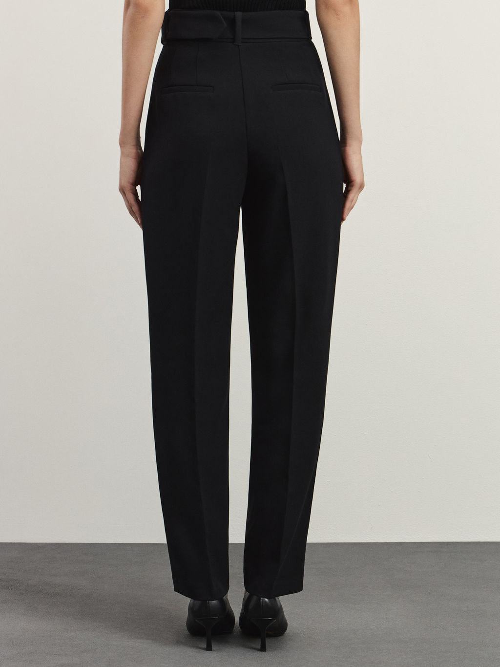 Брюки зауженные к низу с поясом / Zarina фото 4