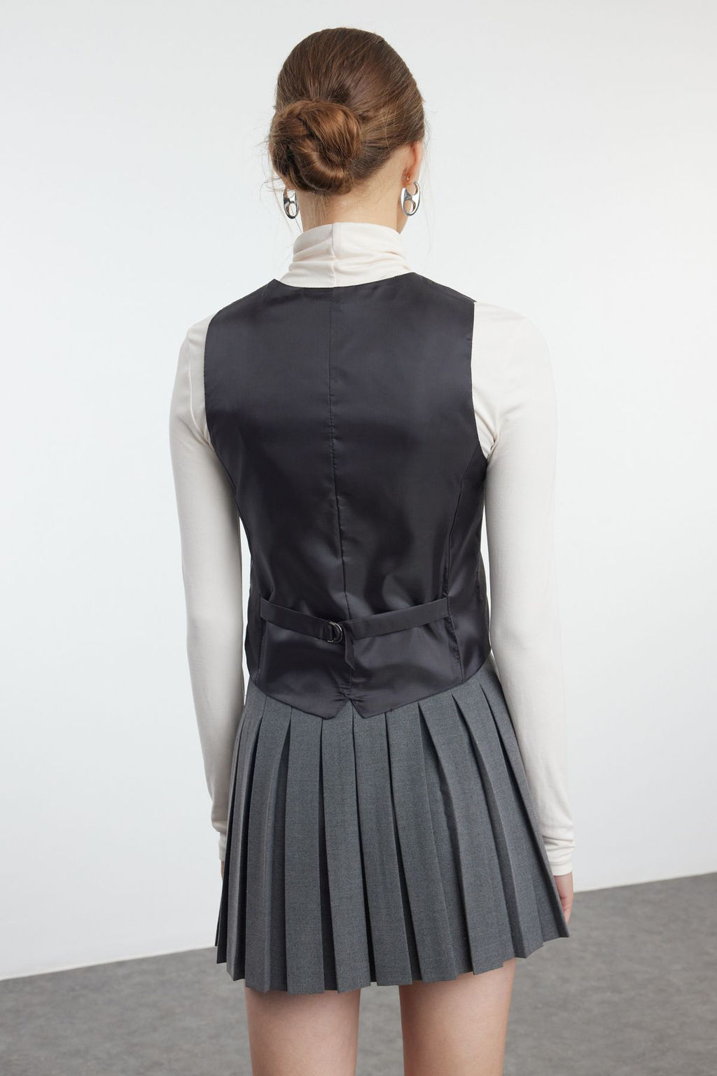 TRENDYOLMILLA Antrasit Basic Duz/ Crop Regular Dokuma Yelek TWOAW25YE00058 фото 5