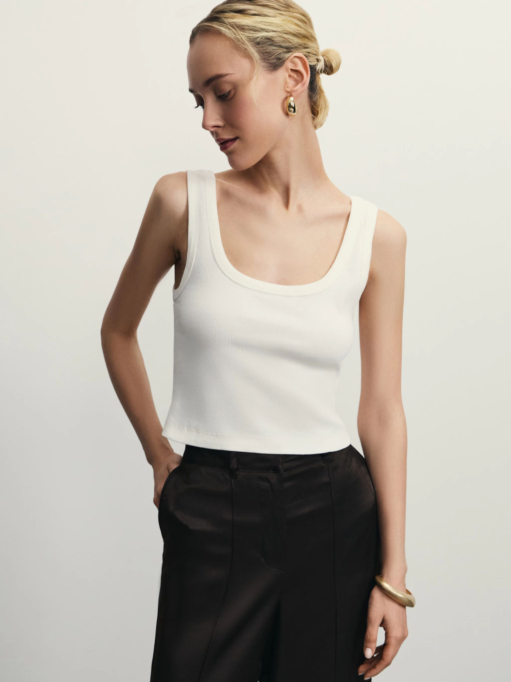 Укороченный топ в рубчик / Zarina  фото 7