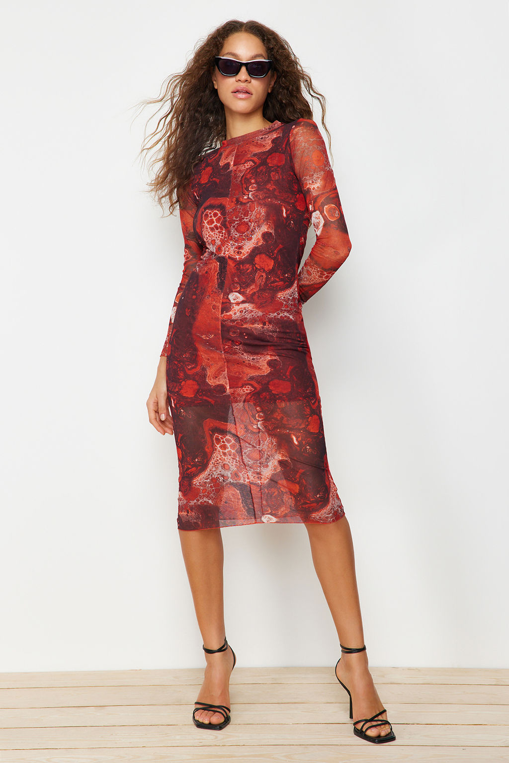 Kahverengi Bask?l? Tul Astarl? Vucuda Oturan Dik Yaka Midi Orme Elbise TWOAW24EL00165