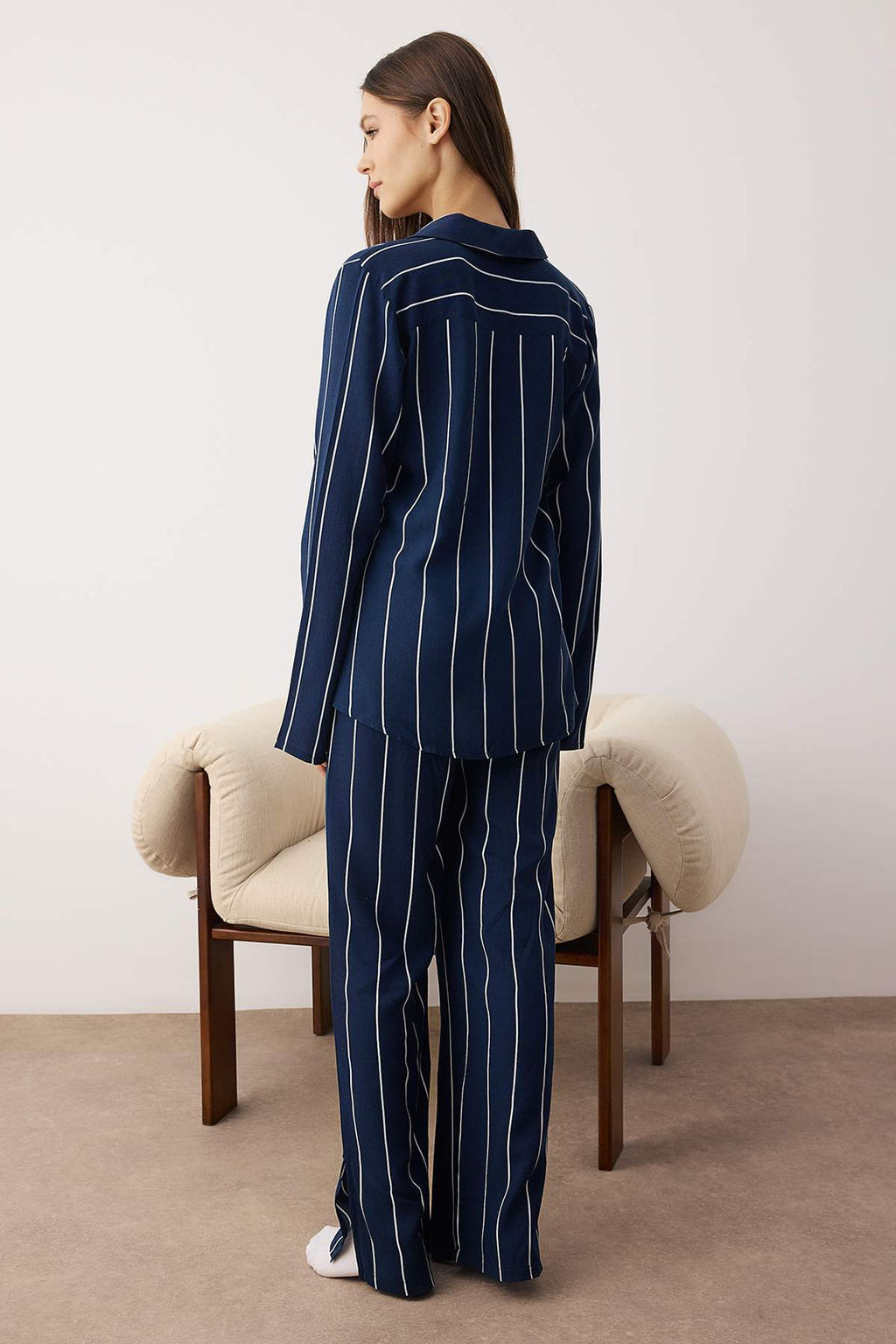 Trendyolmilla Siyah Cizgili Y?rtmac Detayl? Viskon Gomlek-Pantolon Dokuma Pijama Tak?m? THMAW23PT00158  фото 14