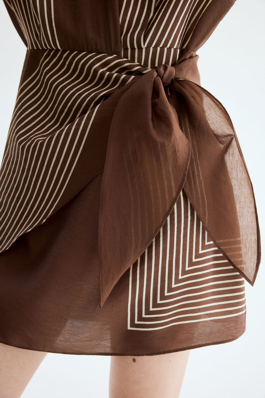 Short tie-detail dress - H&m фото 5