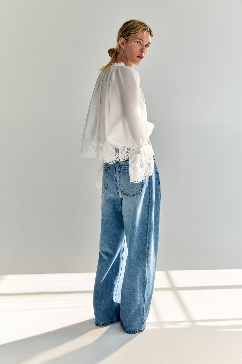 Blusa con detalles de encaje - H&m фото 3
