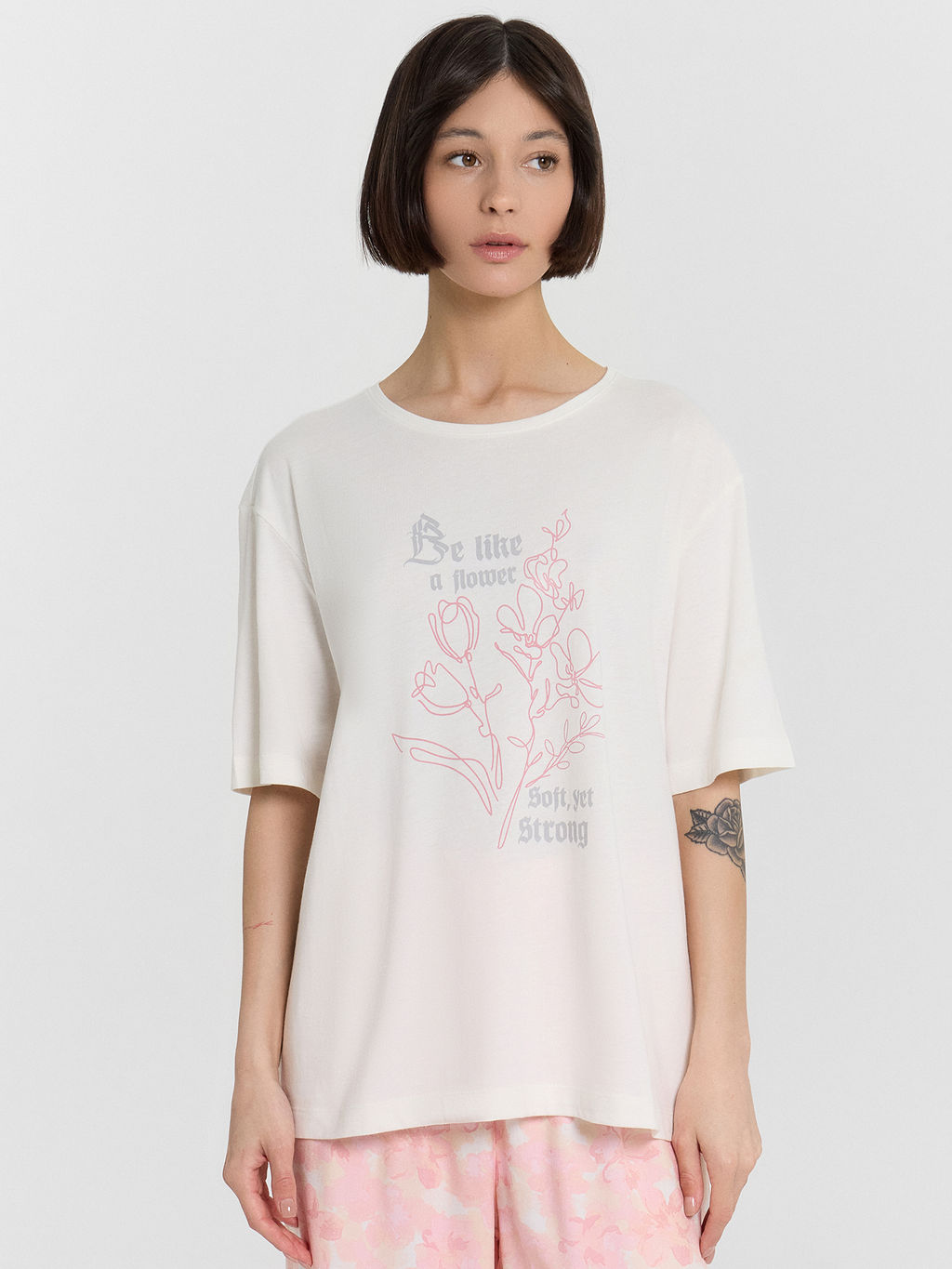 КОМПЛЕКТ ЖЕНСКИЙ (ФУТБОЛКА, БРИДЖИ) - Mark formelle фото 3