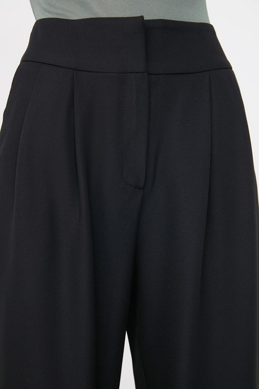 TRENDYOLMILLA Siyah Straight/Duz Kesim Pilili Dokuma Pantolon TWOSS19WX0017  фото 8