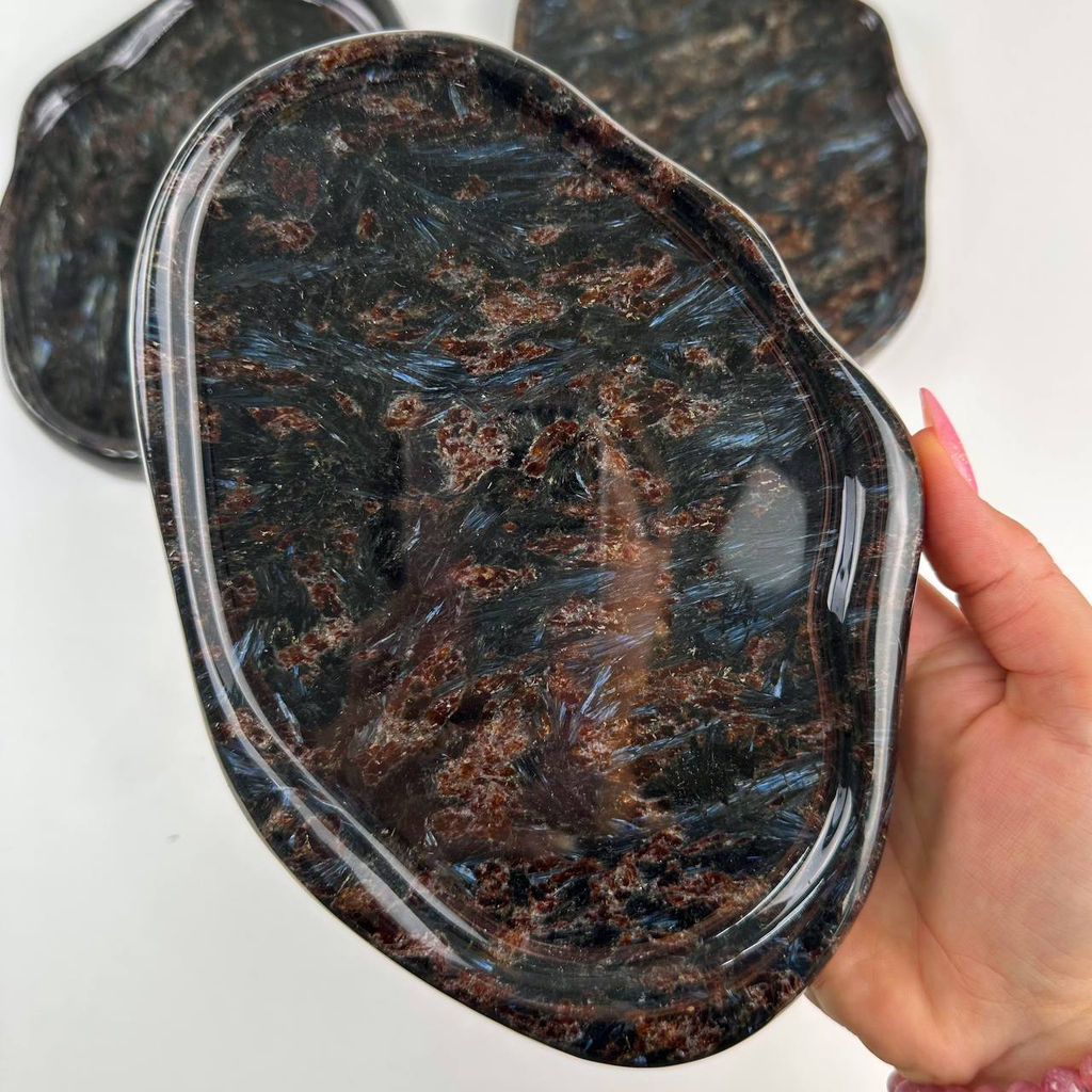 Блюдо из Арфведсонита (Нуумит) - Радуга самоцветов фото 3