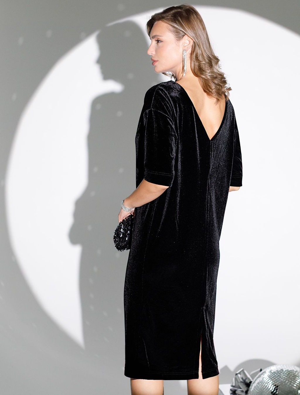 Платье прямое из мягкого бархата с V-образным вырезом на спине - Vilatte фото 2