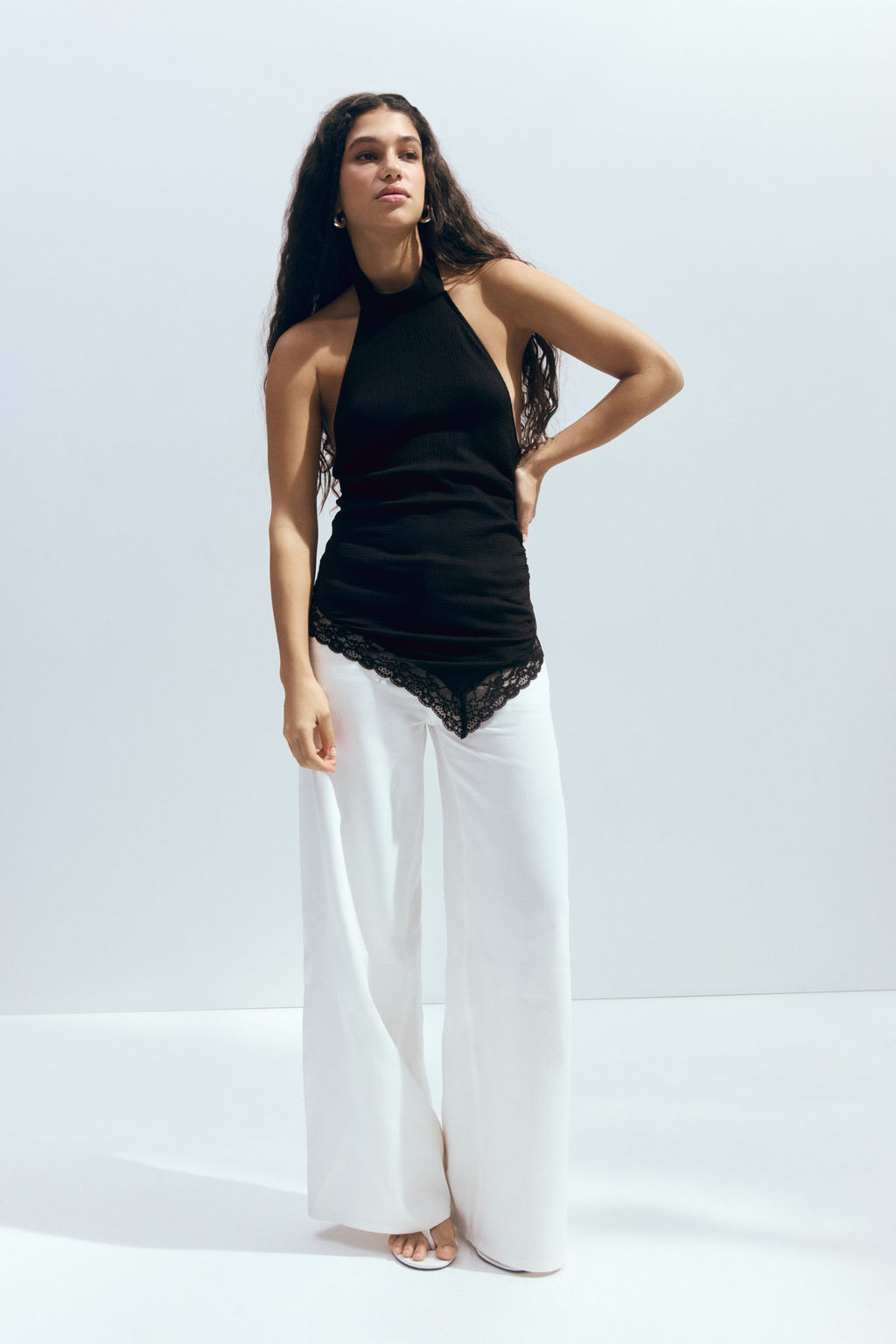 Top halter con ribete de encaje - H&m фото 6