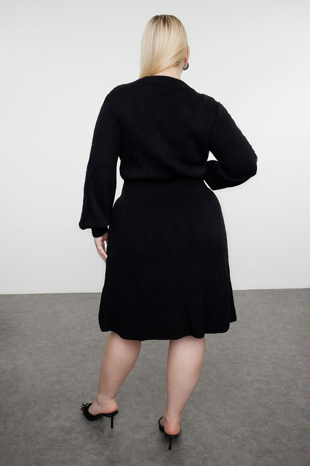 Siyah Orgu Detayl? Fitilli Triko Elbise TBBAW24AH00018 - Trendyolmilla фото 5