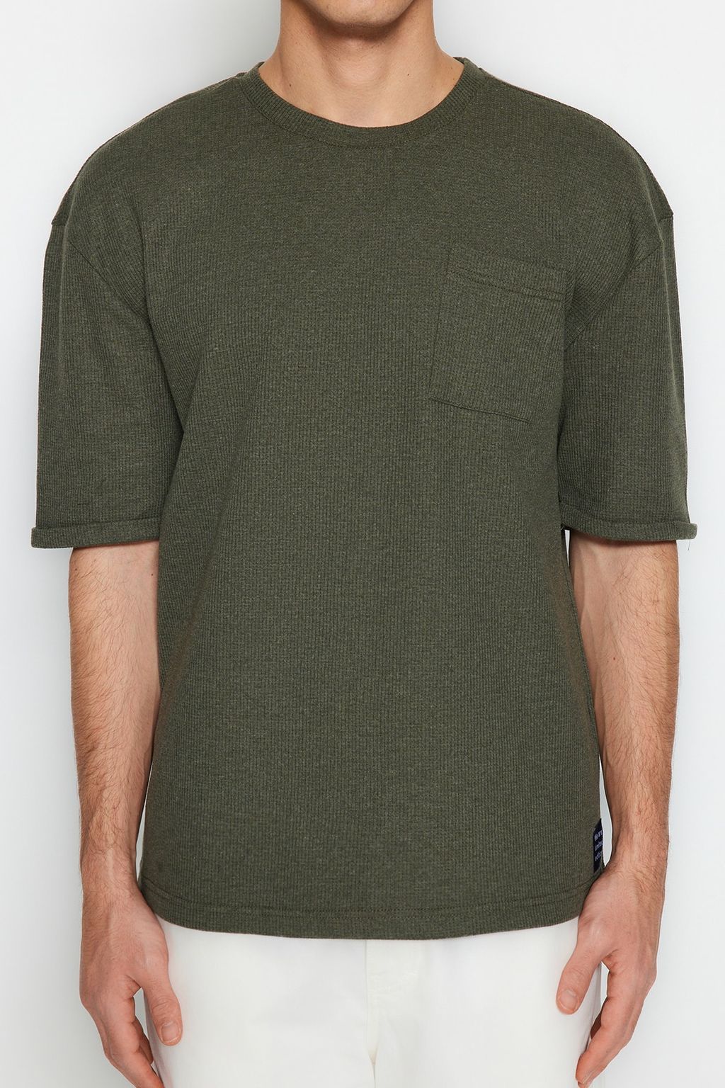 TRENDYOL MAN Siyah Oversize/Genis Kesim K?sa Kol Cepli Etiket Detayl? T-Shirt TMNSS23TS00077 - Trendyolmilla фото 12