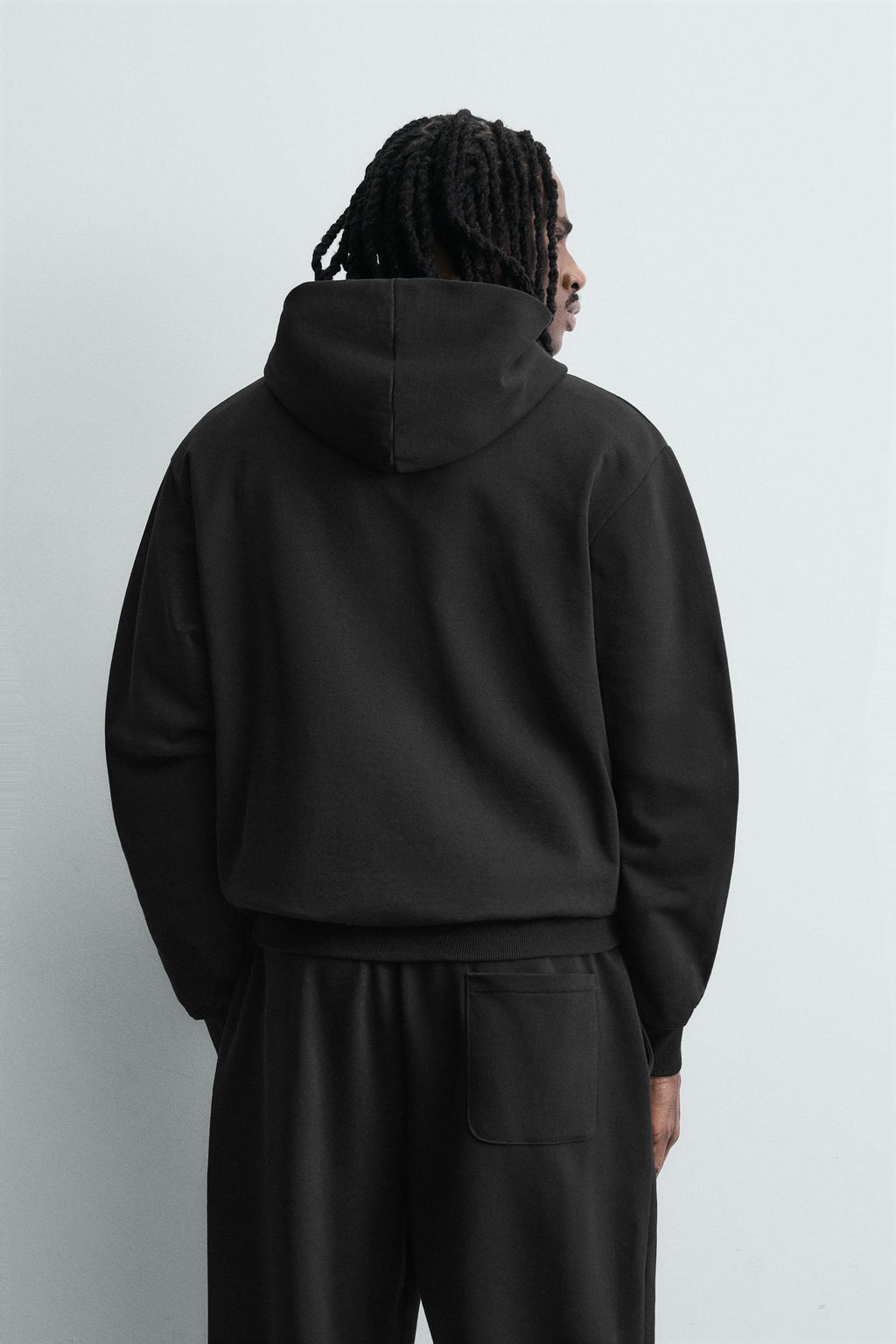 SUDADERA CAPUCHA B?SICA / Negro - Zara фото 3