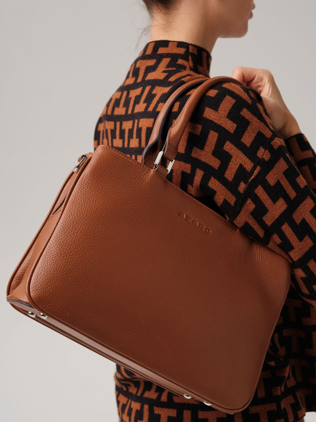 Кожаная сумка Deboro 30640 фундук