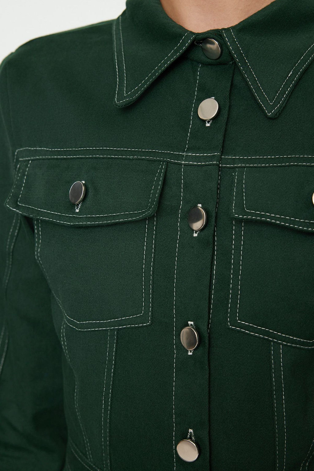 TRENDYOLMILLA Haki Dugme ve Dikis Detayl? Mini Dokuma Gomlek Elbise TWOAW23EL01424 фото 4