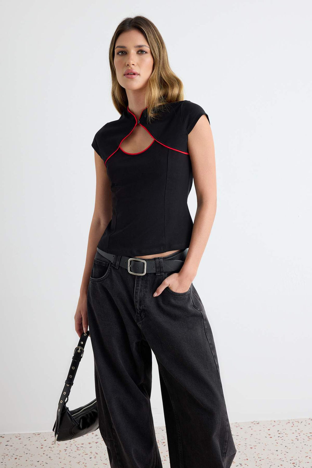 Siyah D_z Fitted/V_cuda Oturan Hakim Yaka Ay Kol Biye Detayl_ Pamuklu _rme Bluz TWOSS26BZ01003
