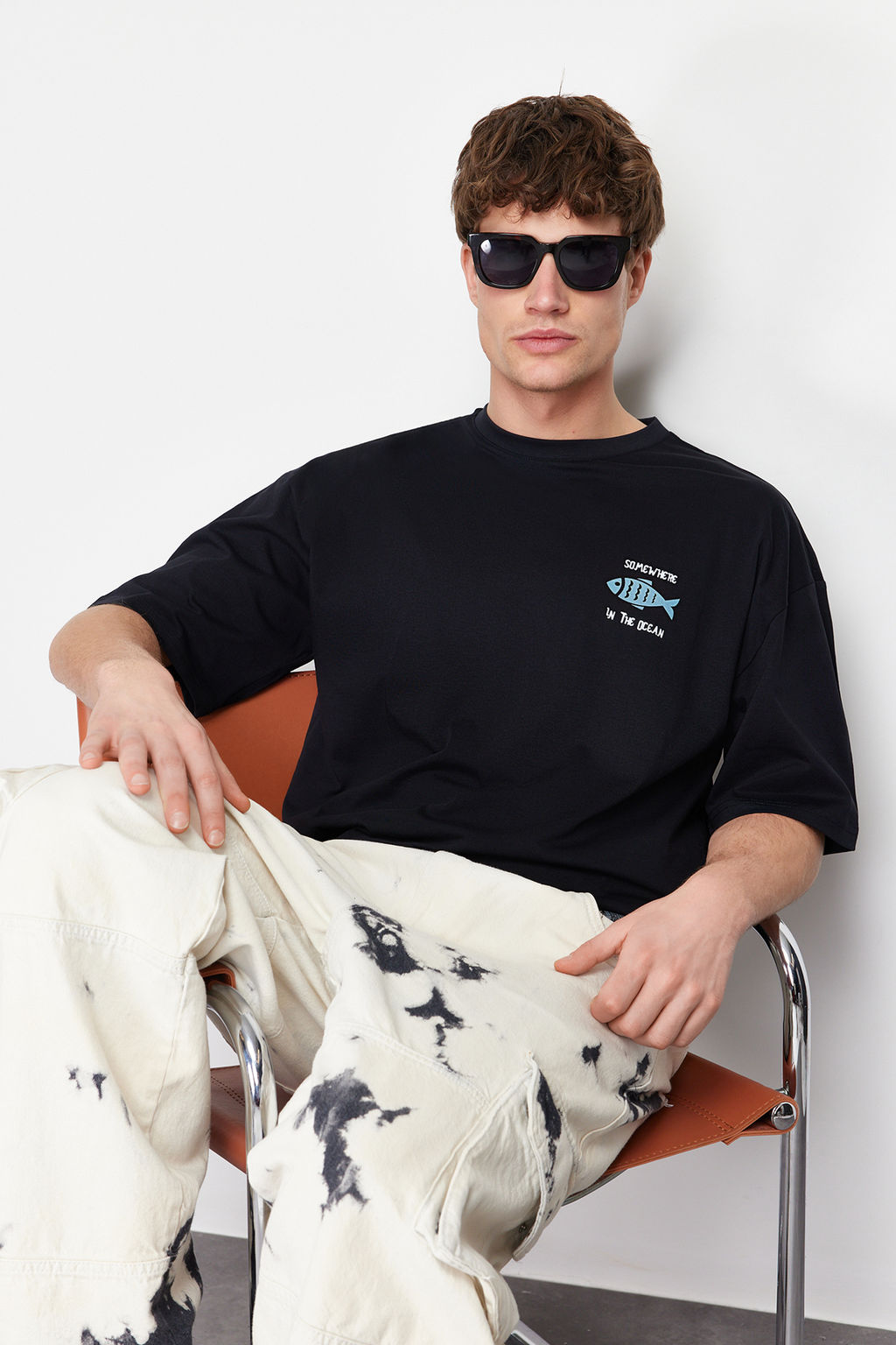 Siyah Oversize/Genis Kesim %100 Pamuklu Kadife Doku Bask?l? T-Shirt TMNSS22TS0318