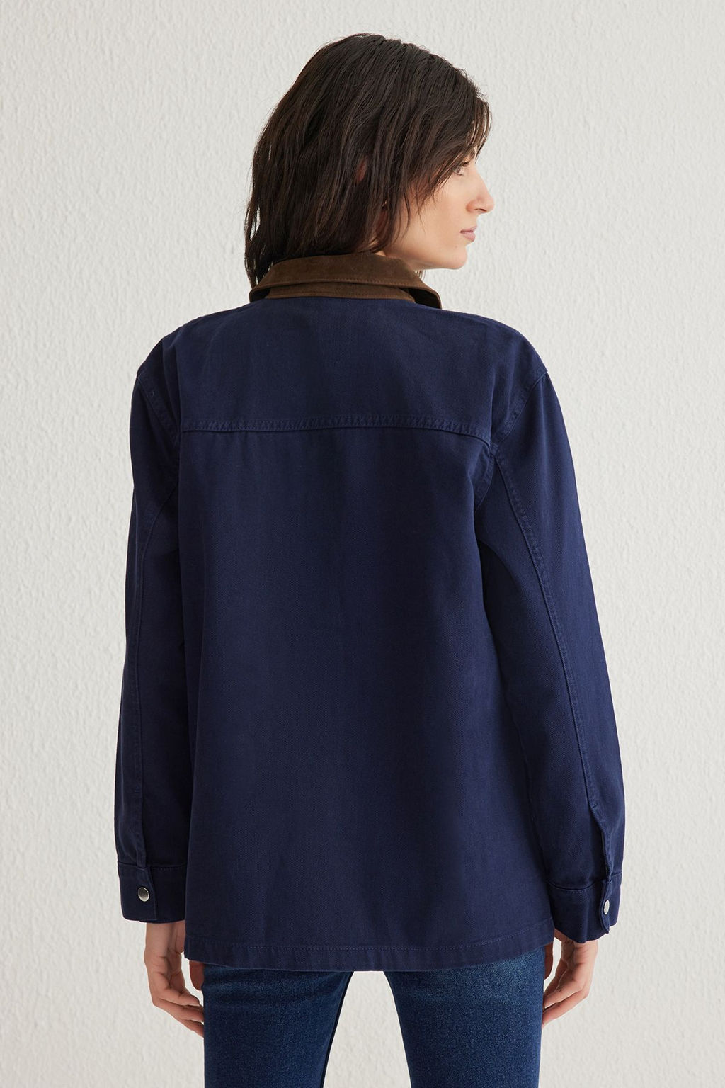 Koyu Mavi Kontrast Suet Yakal? Oversize Denim Gomlek Ceket TWOSS25CE00005 - Trendyolmilla фото 5